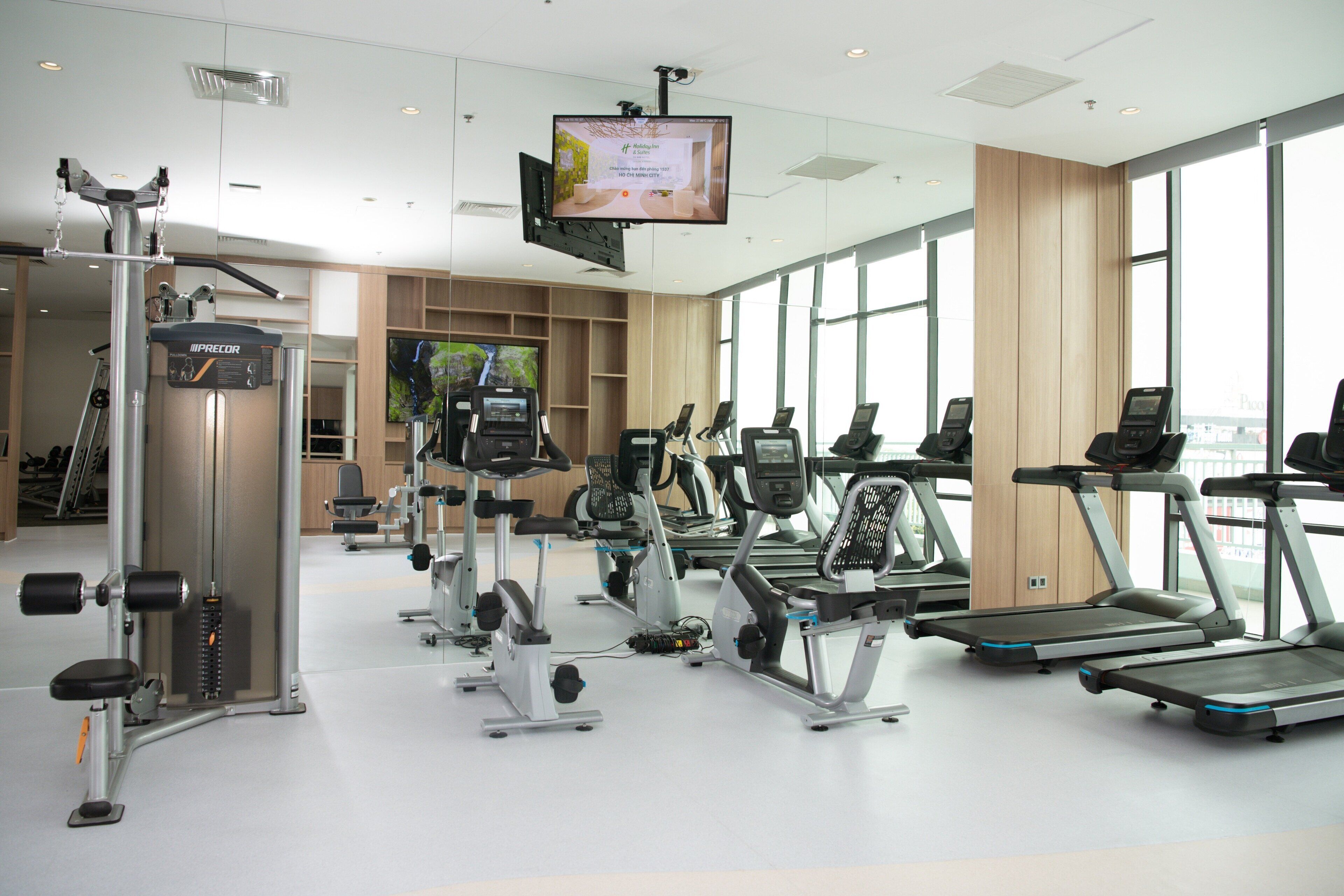 Holiday Inn & Suites Saigon Airport Holiday Inn & Suites Saigon Airport