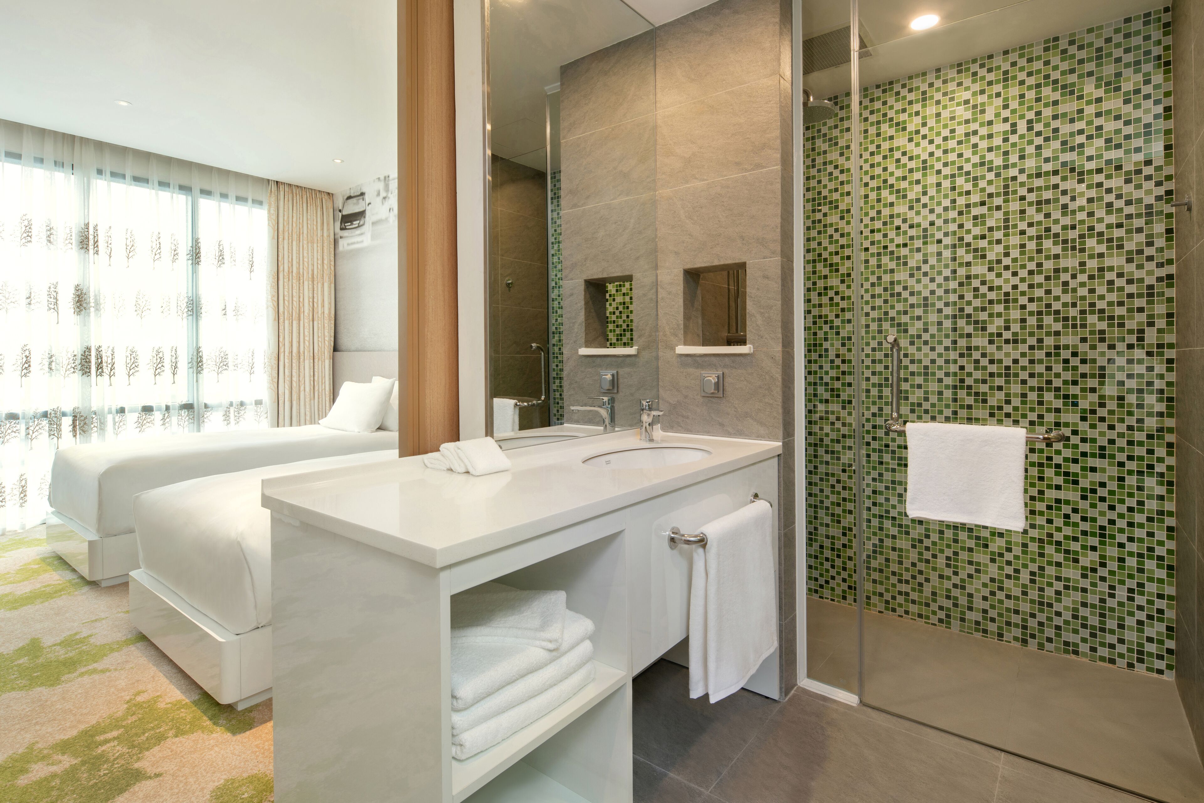 Holiday Inn & Suites Saigon Airport Holiday Inn & Suites Saigon Airport