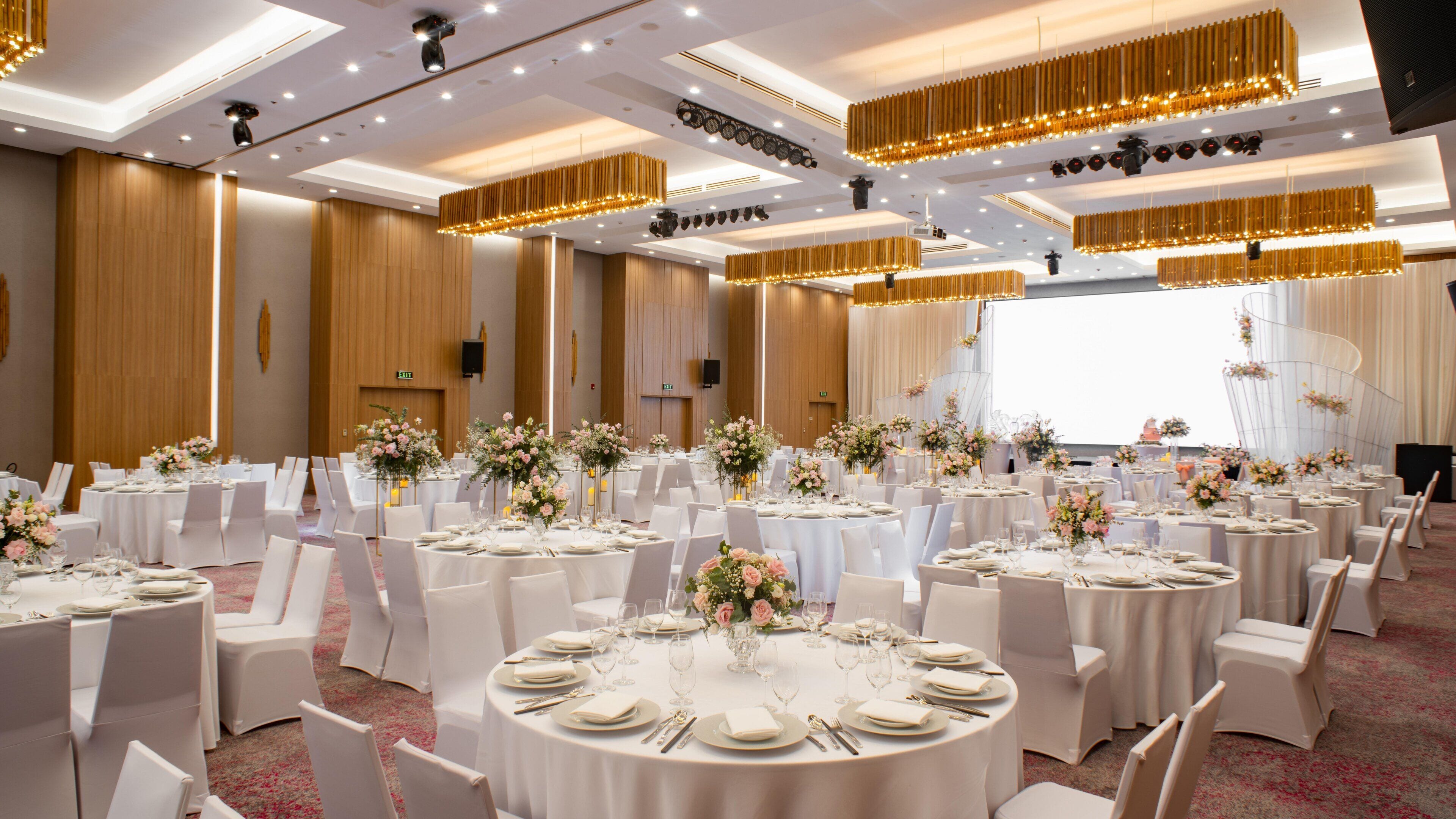 Holiday Inn & Suites Saigon Airport Holiday Inn & Suites Saigon Airport