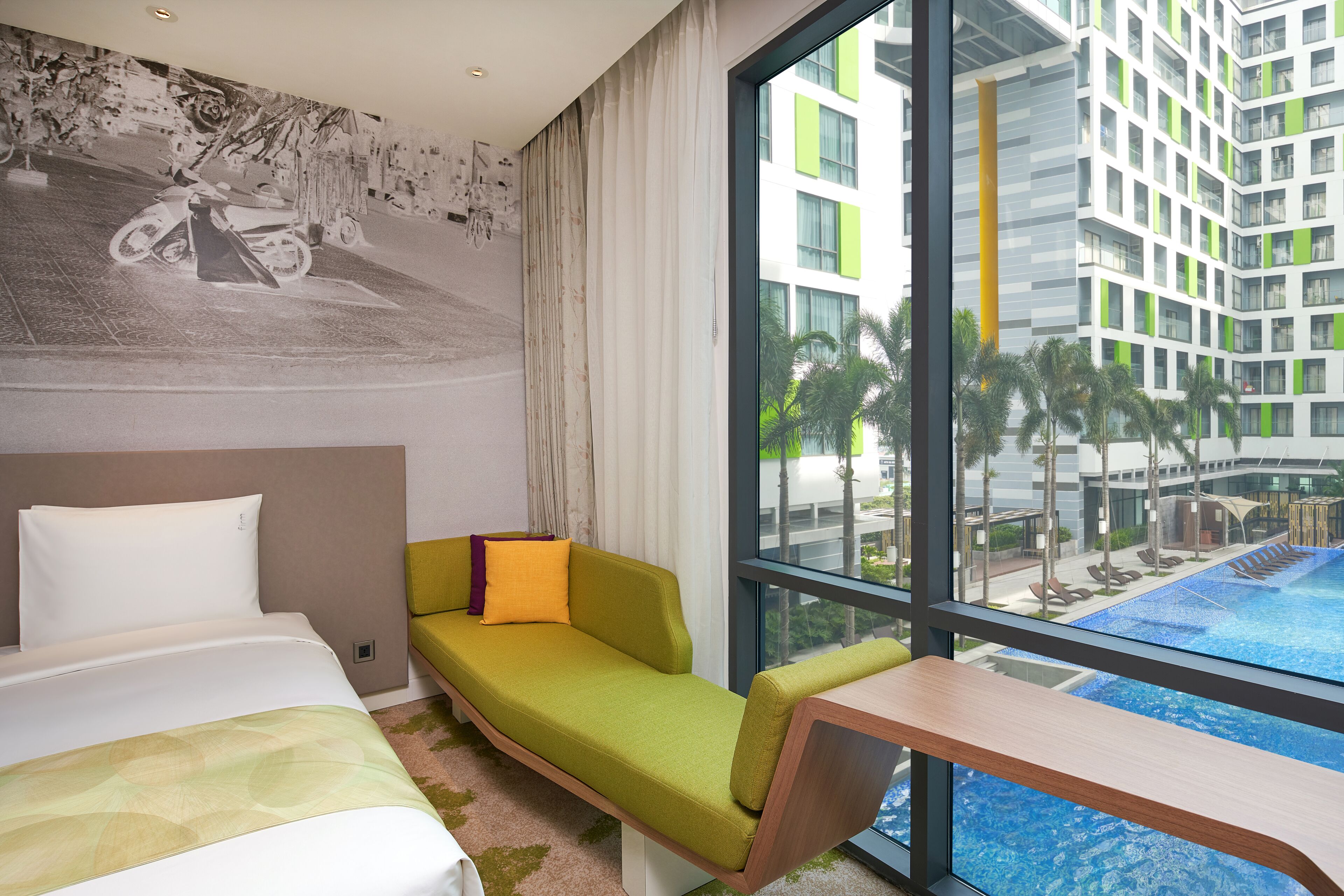 Holiday Inn & Suites Saigon Airport Holiday Inn & Suites Saigon Airport