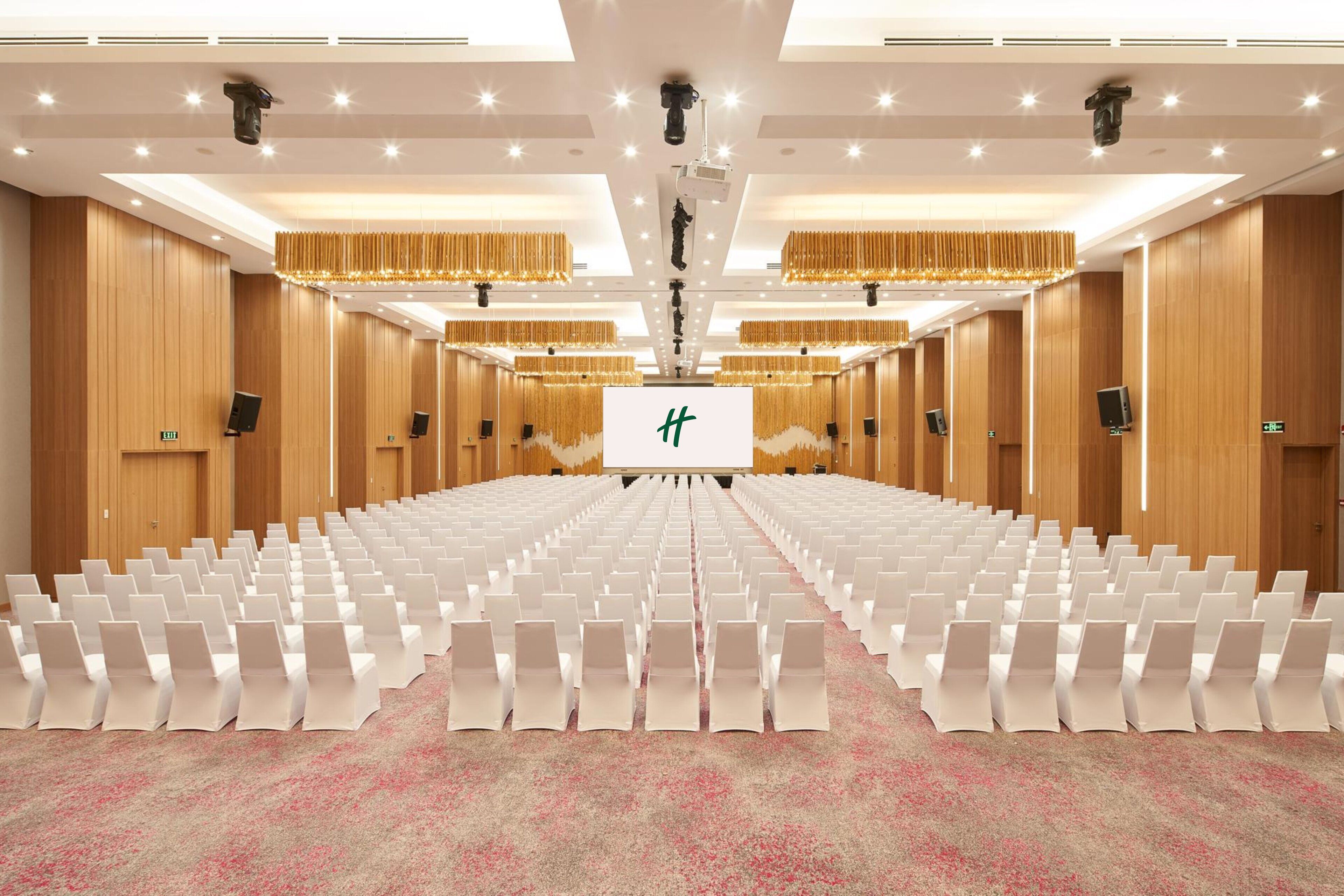 Holiday Inn & Suites Saigon Airport Holiday Inn & Suites Saigon Airport