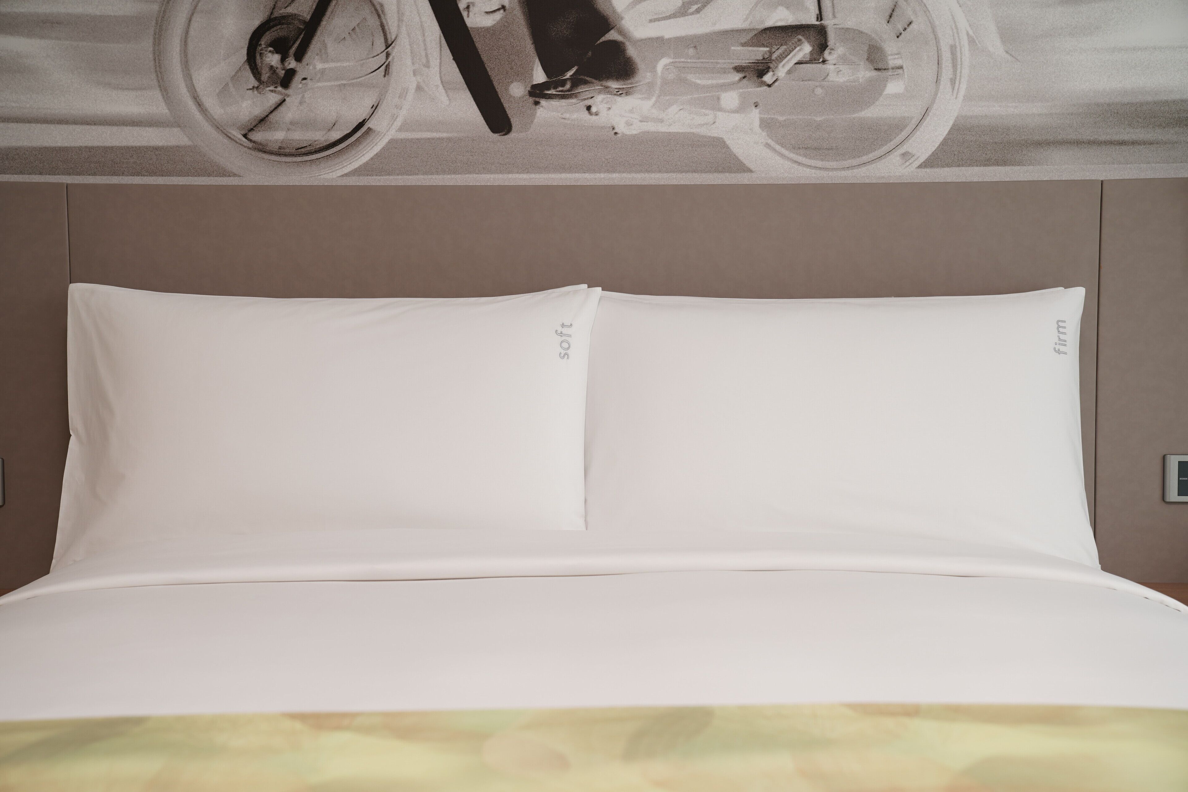 Holiday Inn & Suites Saigon Airport Holiday Inn & Suites Saigon Airport