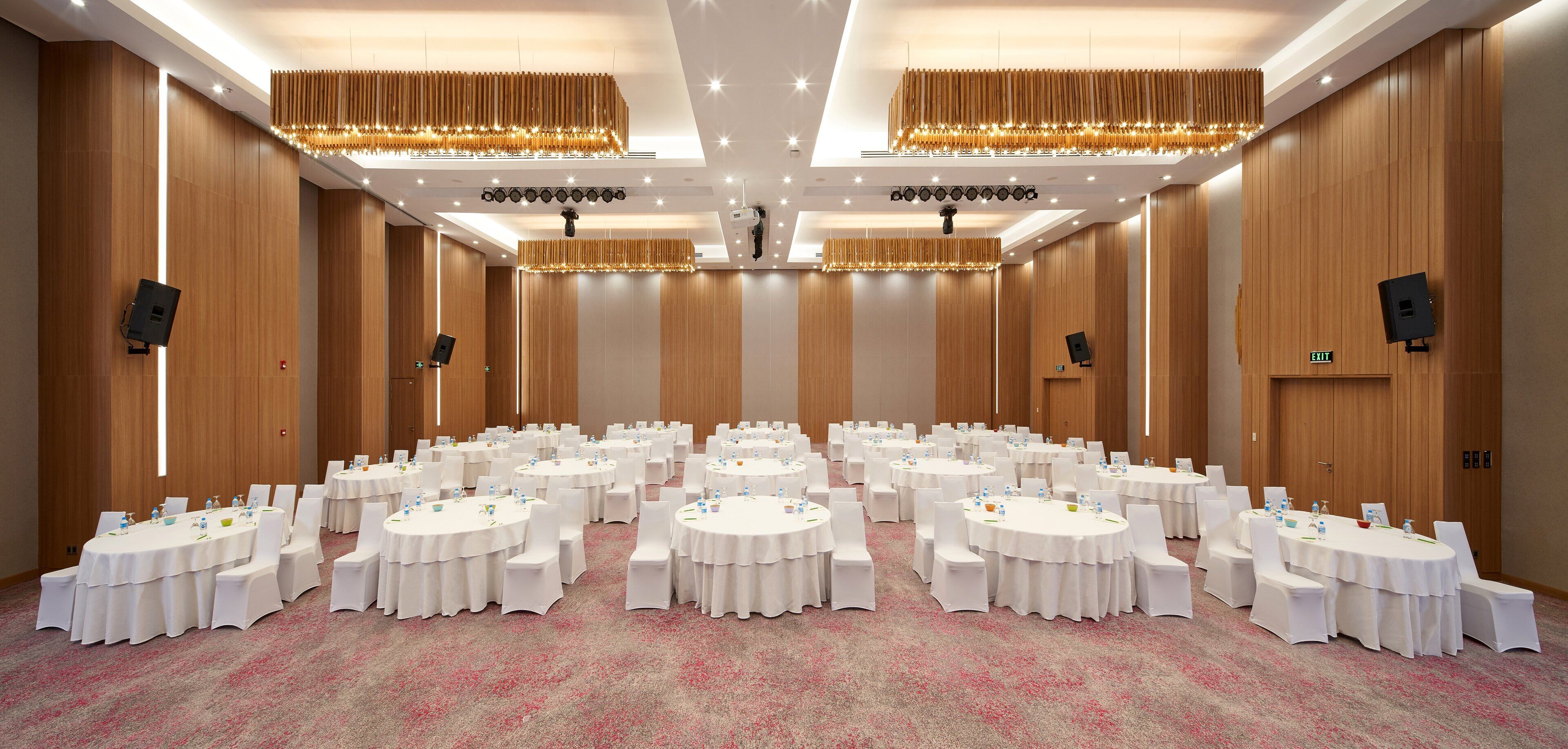 Holiday Inn & Suites Saigon Airport Holiday Inn & Suites Saigon Airport