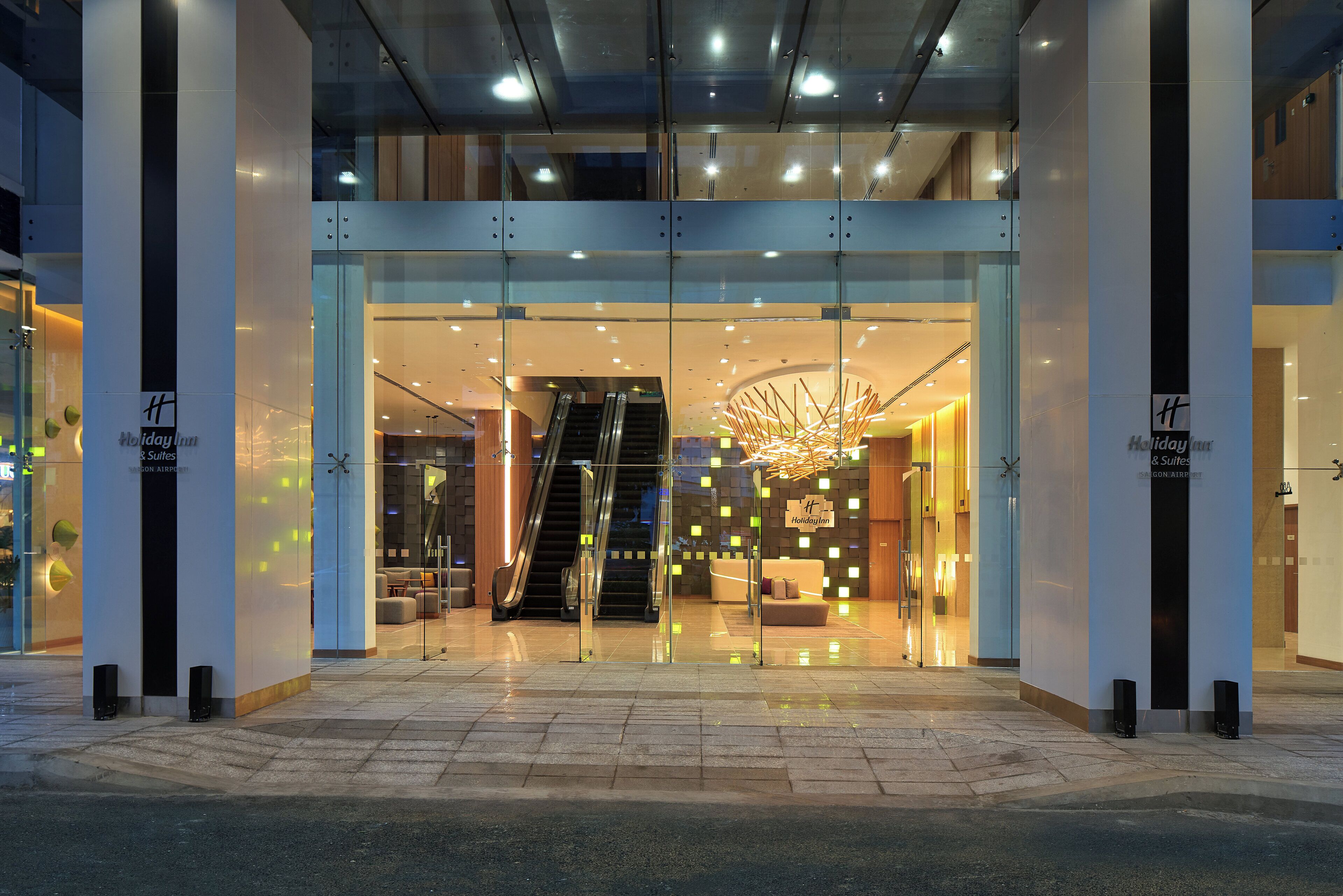Holiday Inn & Suites Saigon Airport Holiday Inn & Suites Saigon Airport