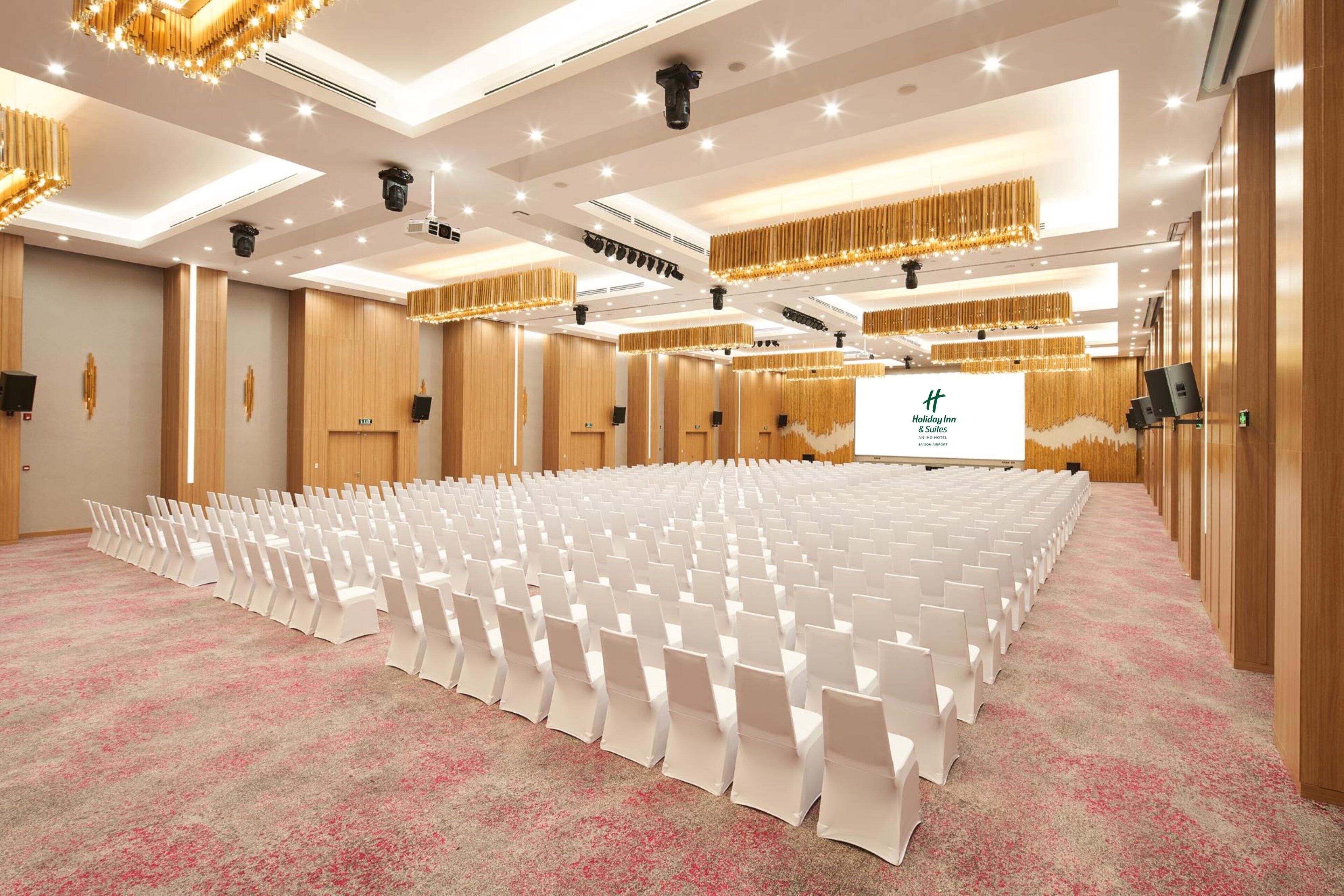 Holiday Inn & Suites Saigon Airport Holiday Inn & Suites Saigon Airport
