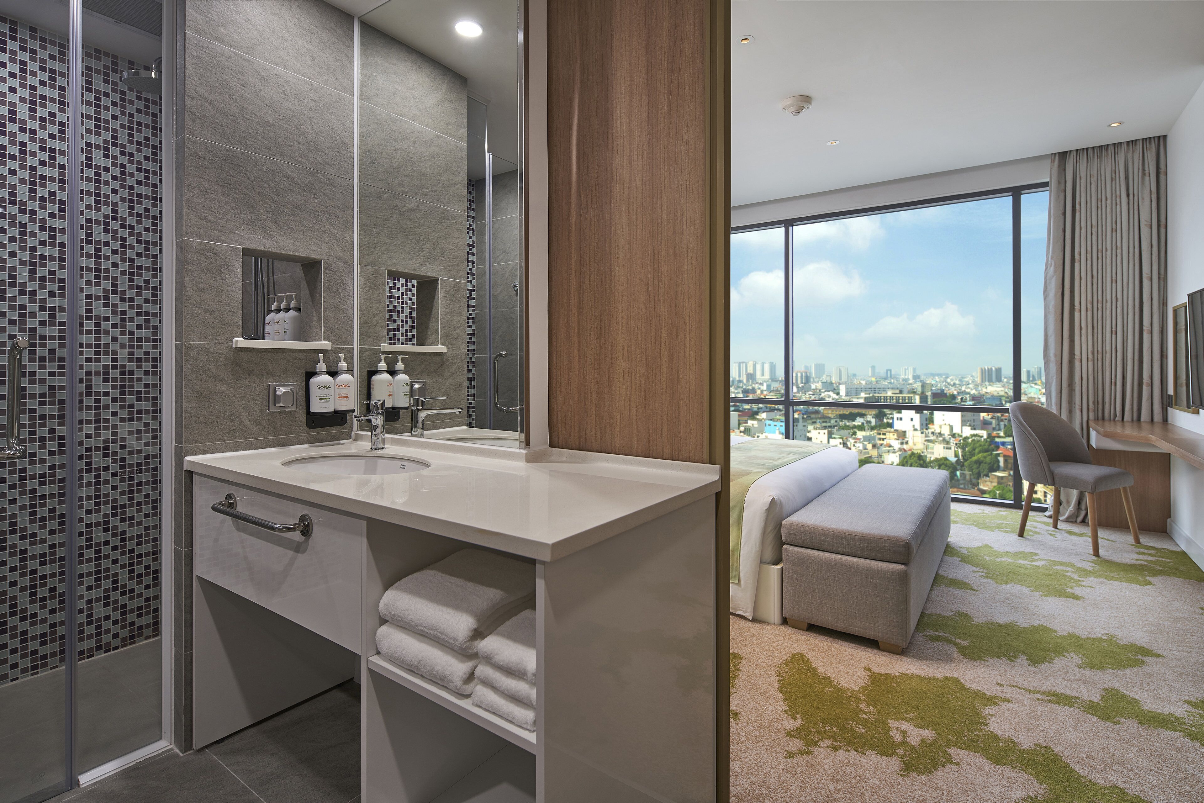 Holiday Inn & Suites Saigon Airport Holiday Inn & Suites Saigon Airport