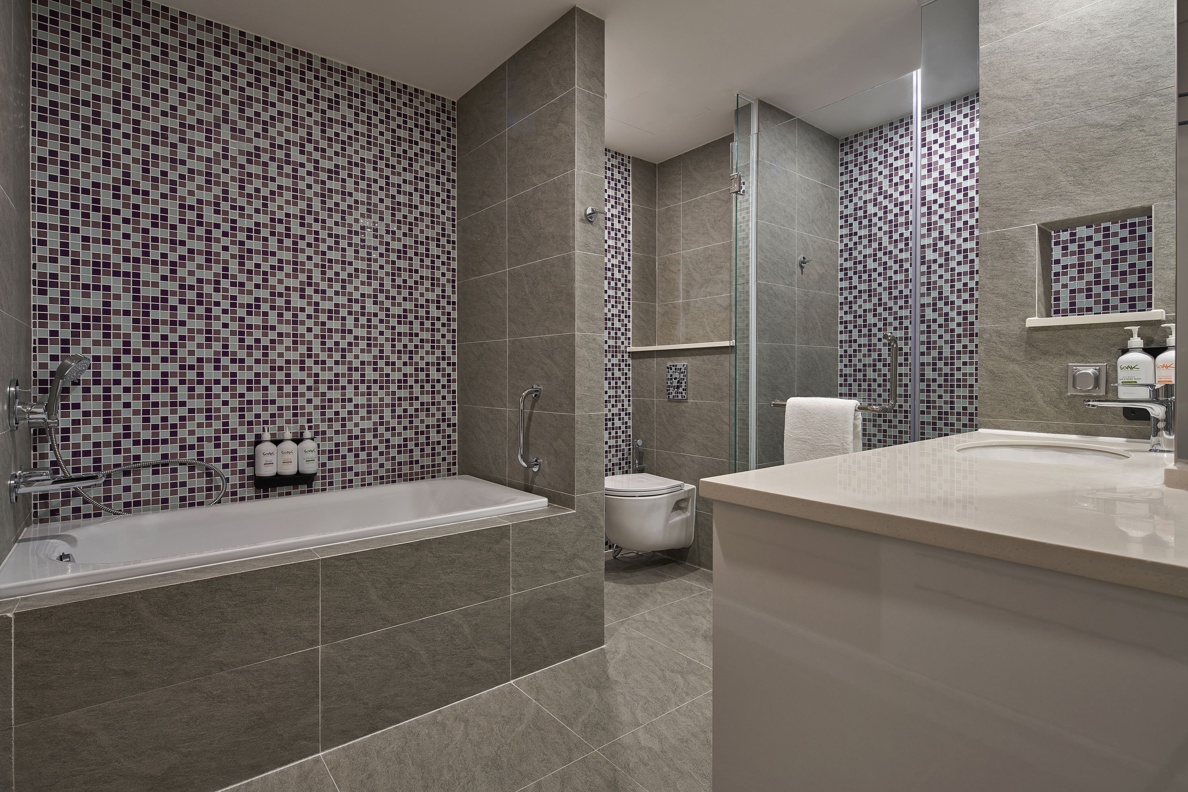 Holiday Inn & Suites Saigon Airport Holiday Inn & Suites Saigon Airport
