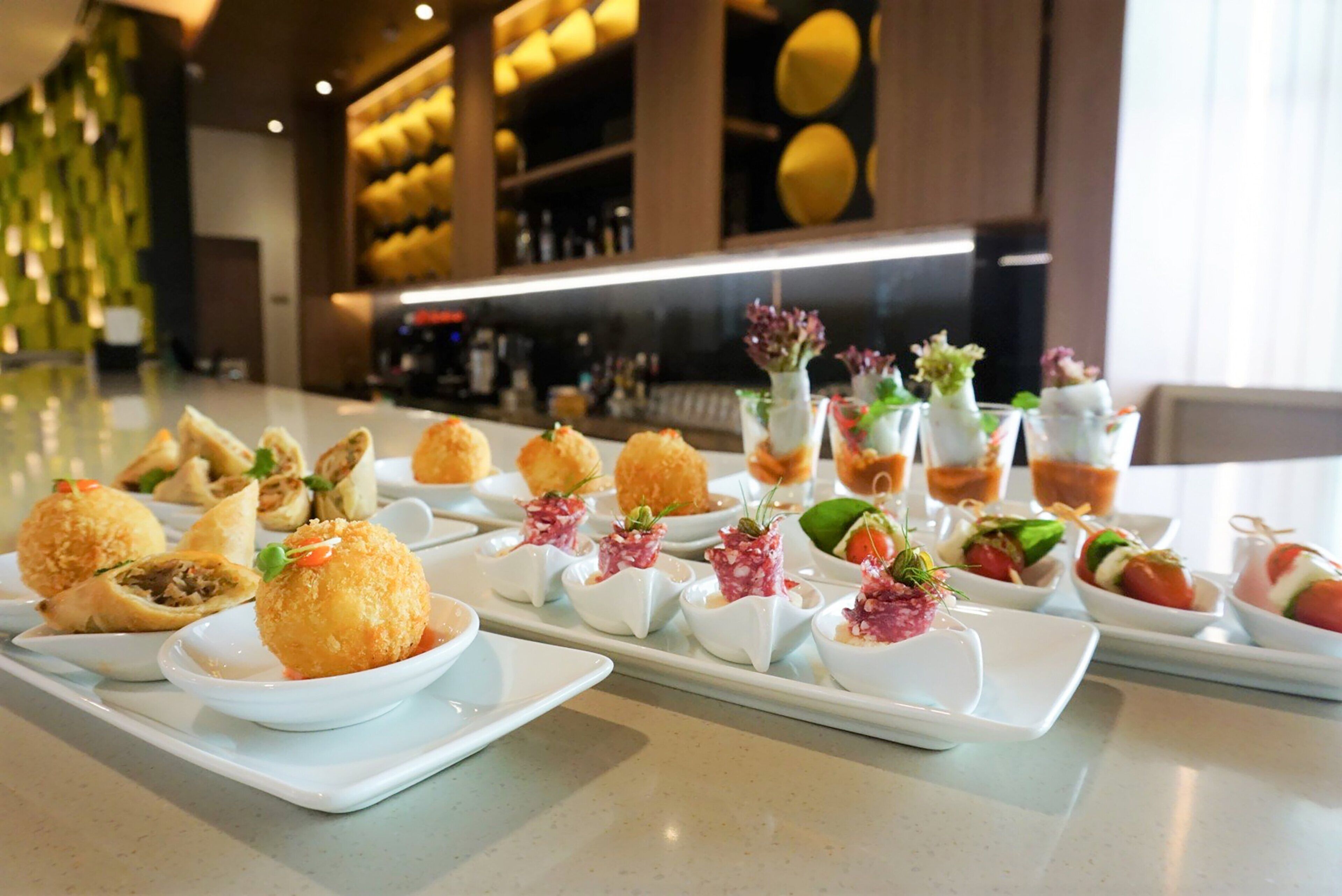 Holiday Inn & Suites Saigon Airport Holiday Inn & Suites Saigon Airport