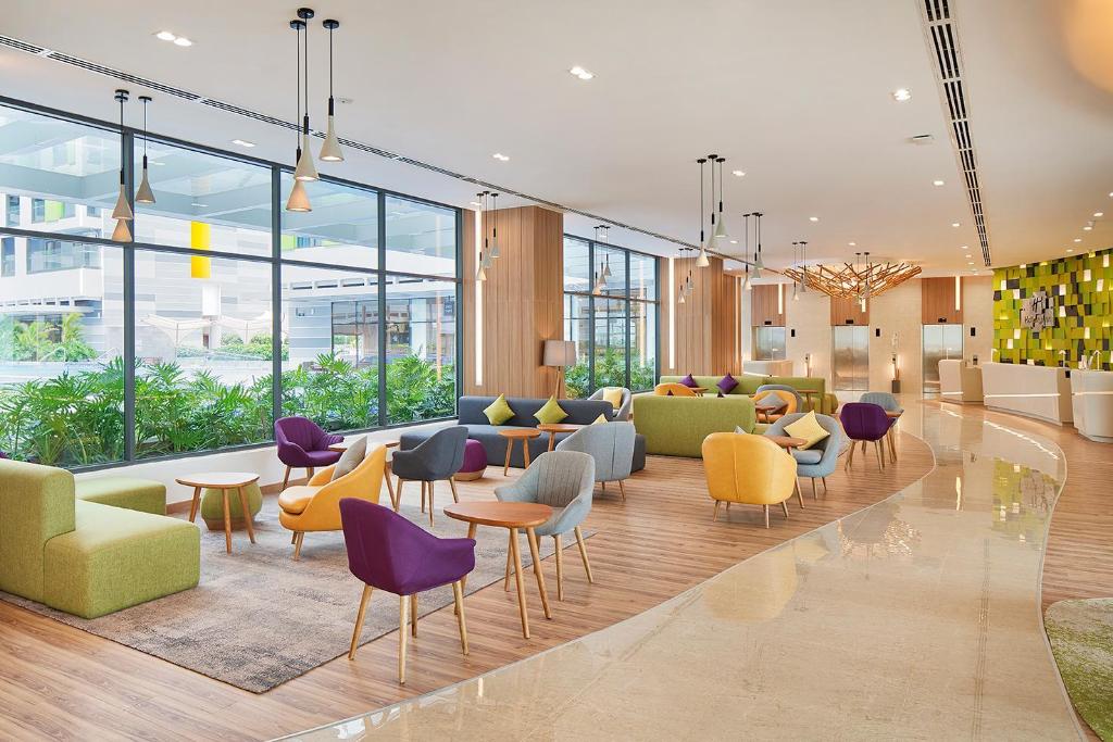 Holiday Inn & Suites Saigon Airport Holiday Inn & Suites Saigon Airport