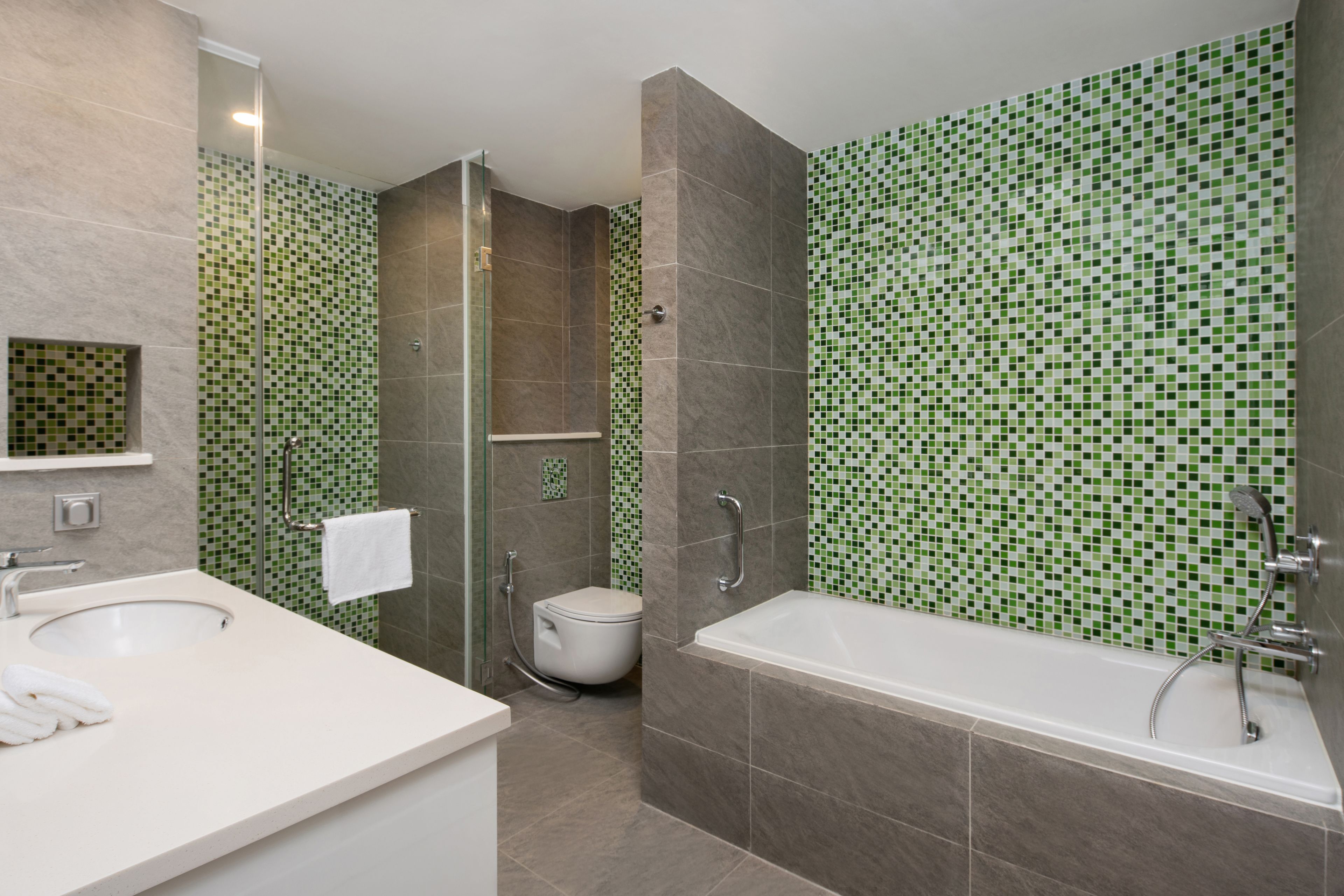 Holiday Inn & Suites Saigon Airport Holiday Inn & Suites Saigon Airport