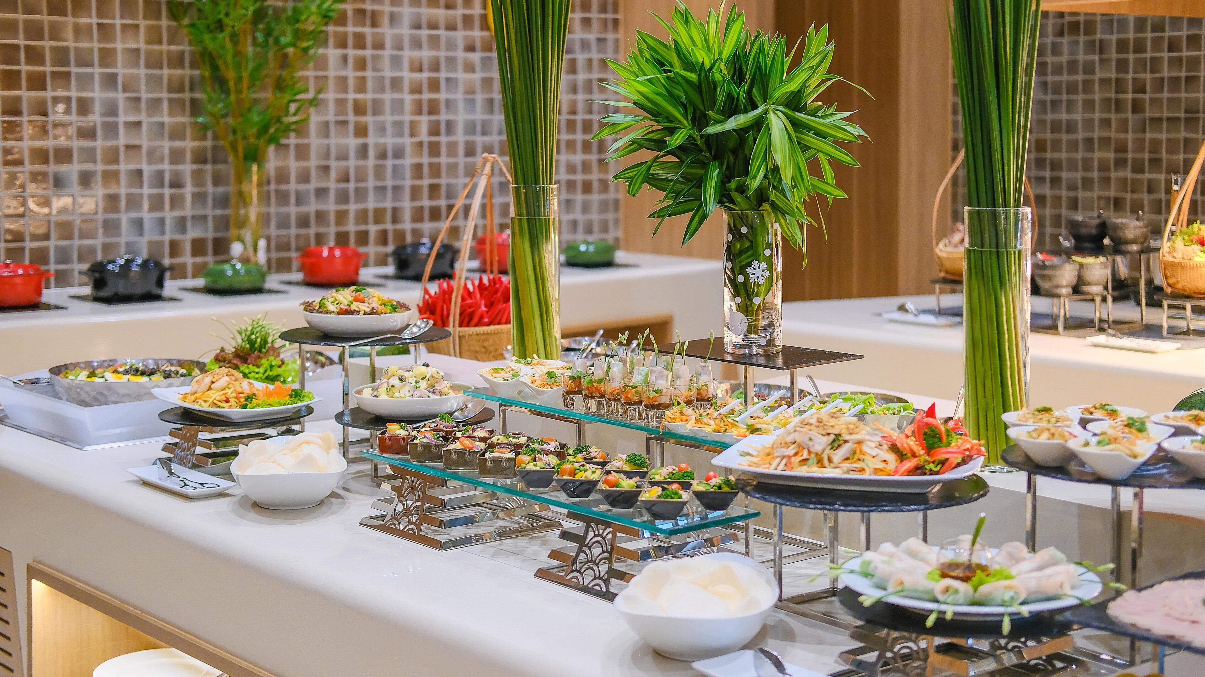 Holiday Inn & Suites Saigon Airport Holiday Inn & Suites Saigon Airport