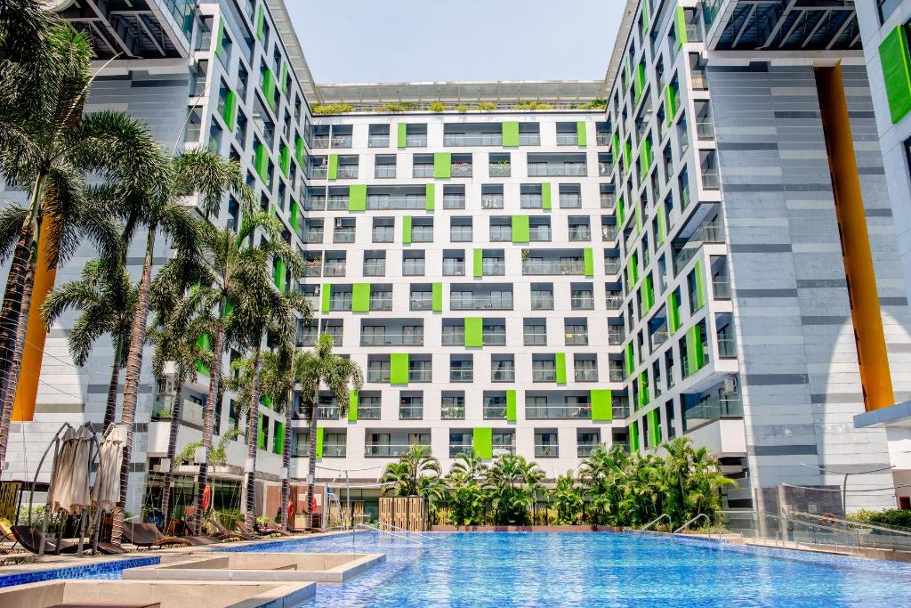 Holiday Inn & Suites Saigon Airport Holiday Inn & Suites Saigon Airport