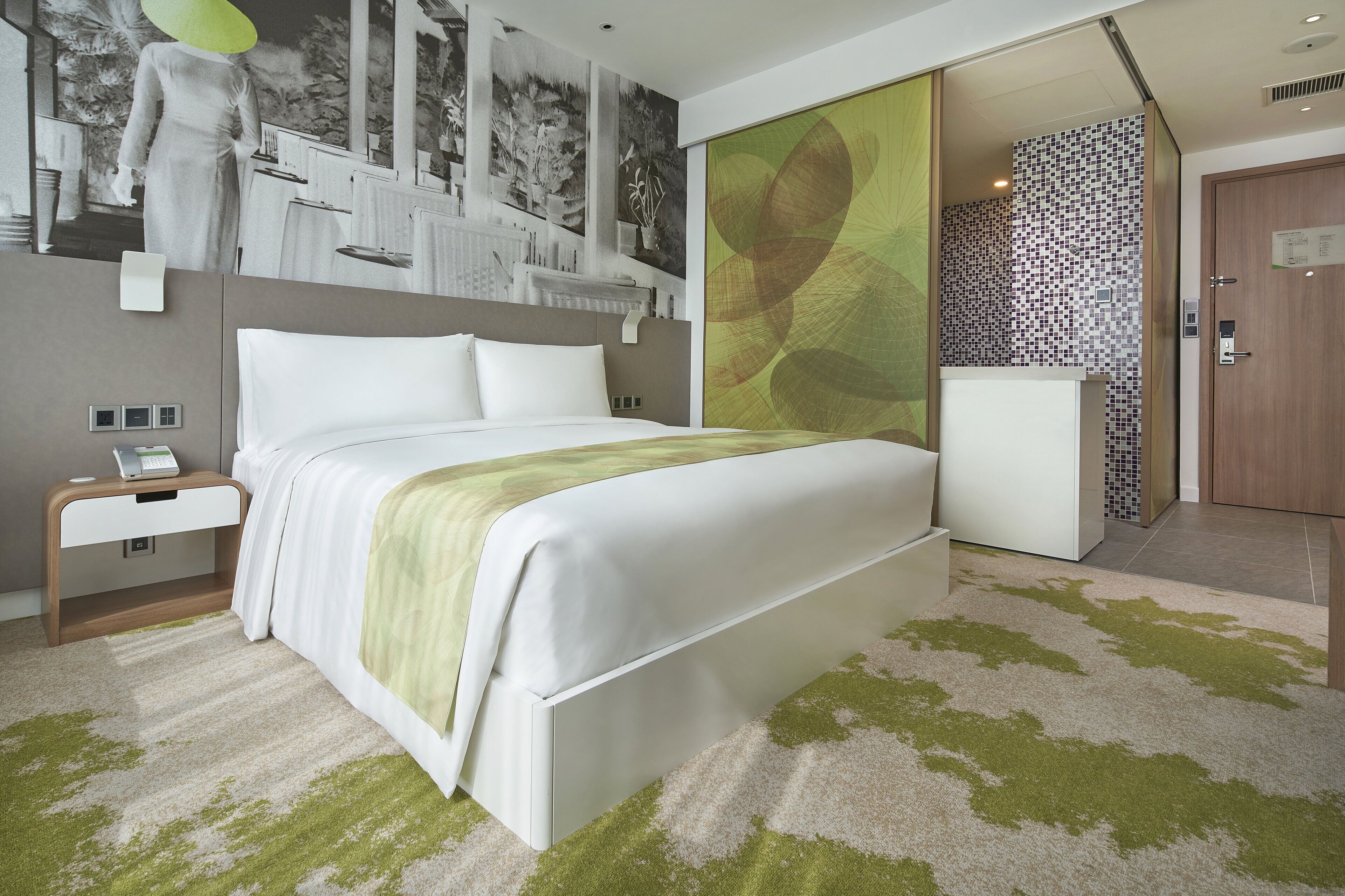 Holiday Inn & Suites Saigon Airport Holiday Inn & Suites Saigon Airport
