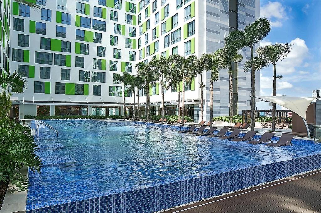 Holiday Inn & Suites Saigon Airport Holiday Inn & Suites Saigon Airport