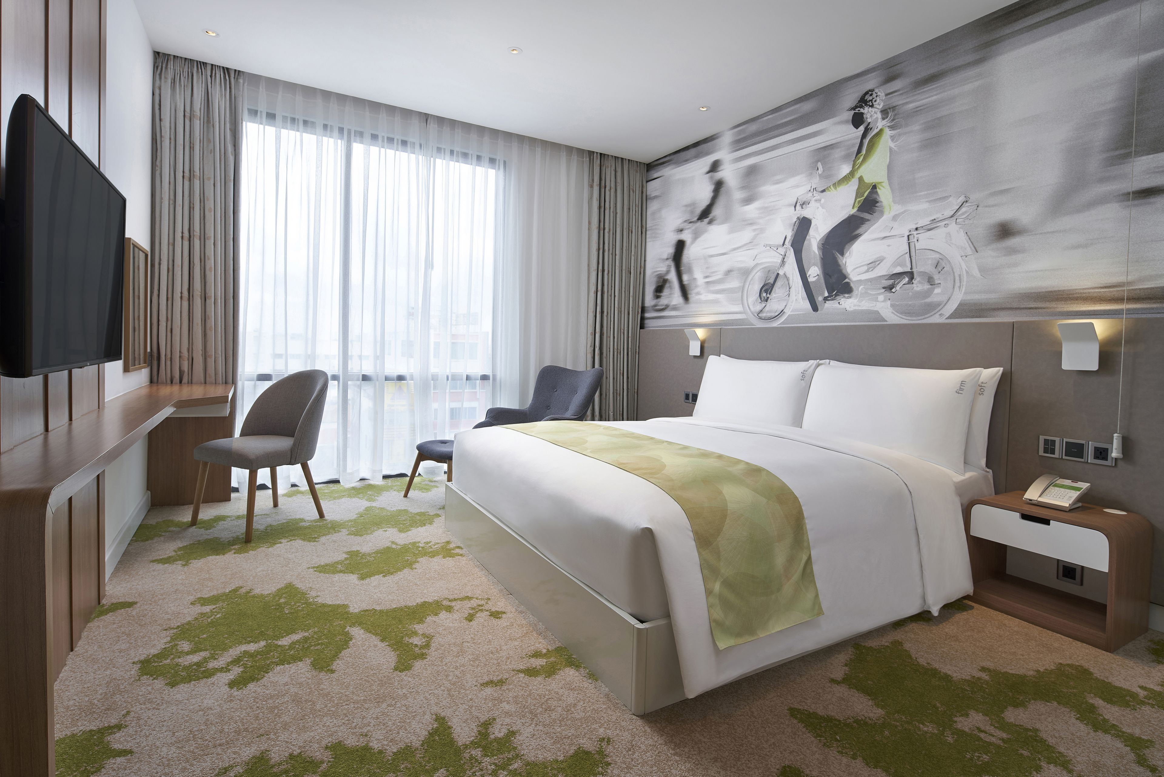 Holiday Inn & Suites Saigon Airport Holiday Inn & Suites Saigon Airport