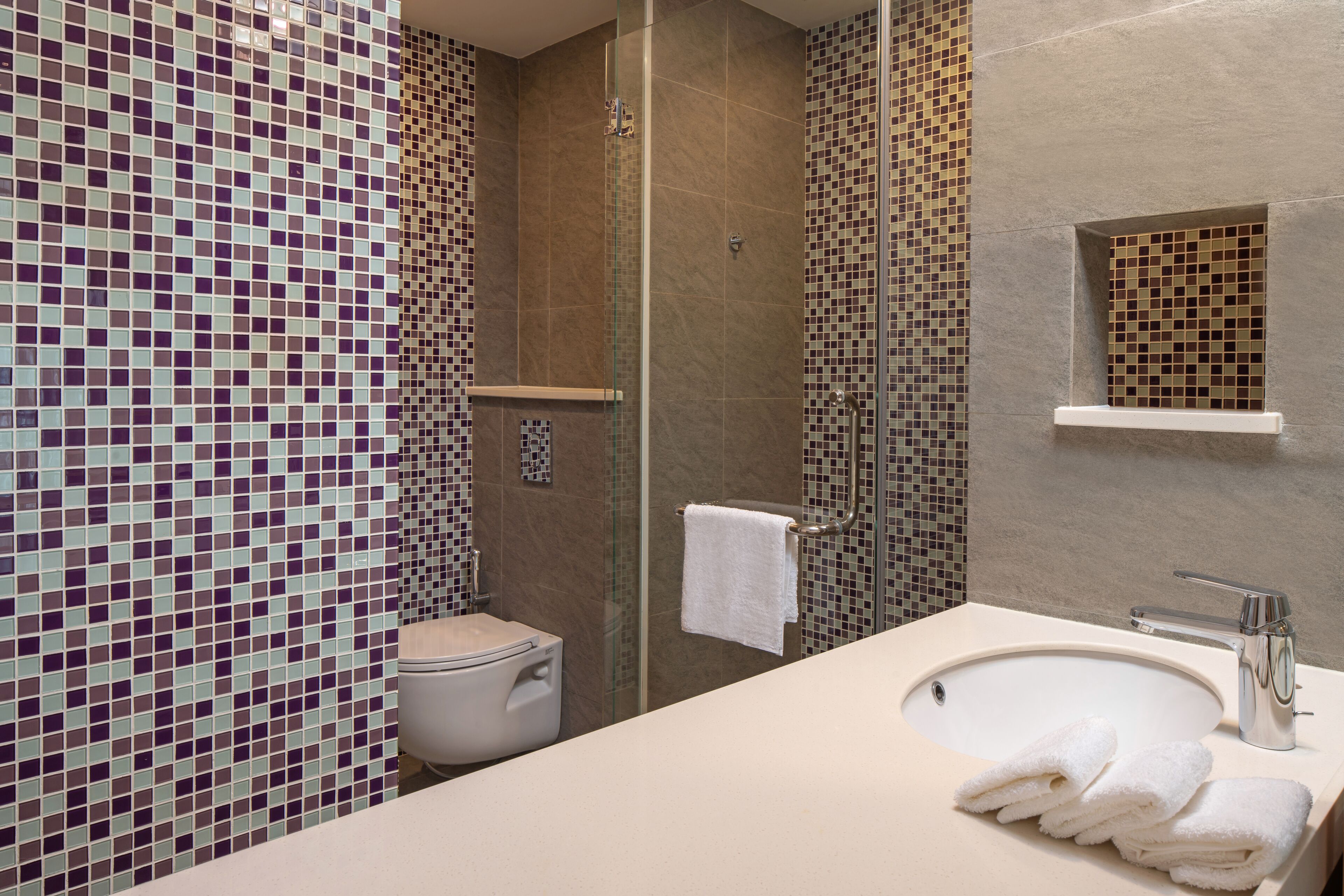 Holiday Inn & Suites Saigon Airport Holiday Inn & Suites Saigon Airport