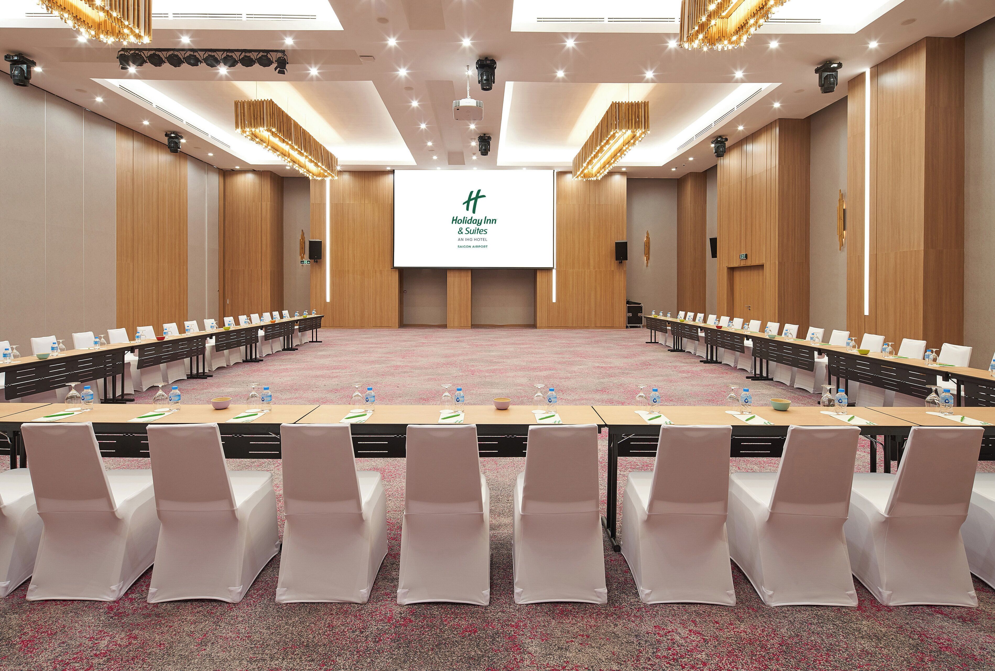 Holiday Inn & Suites Saigon Airport Holiday Inn & Suites Saigon Airport
