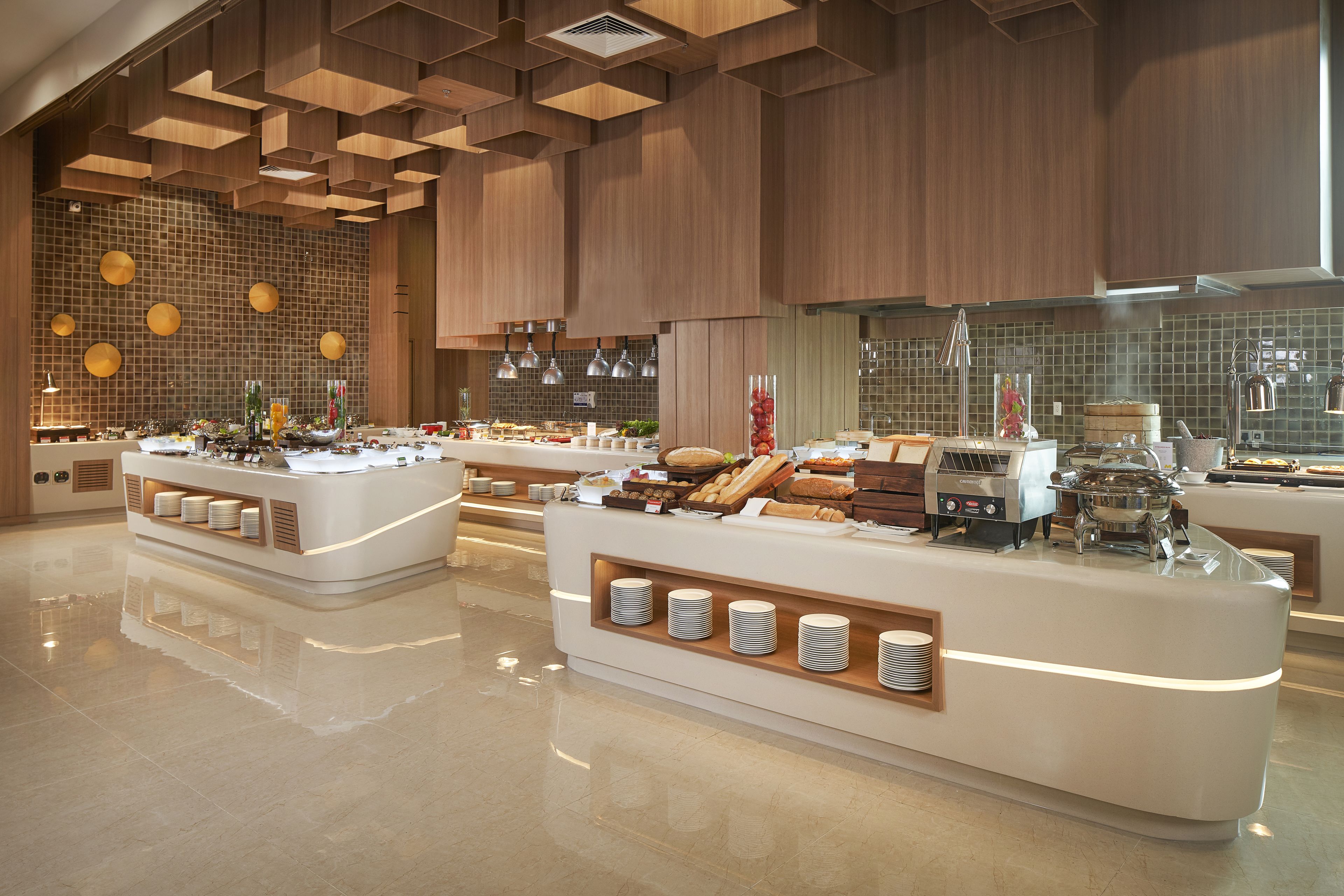 Holiday Inn & Suites Saigon Airport Holiday Inn & Suites Saigon Airport