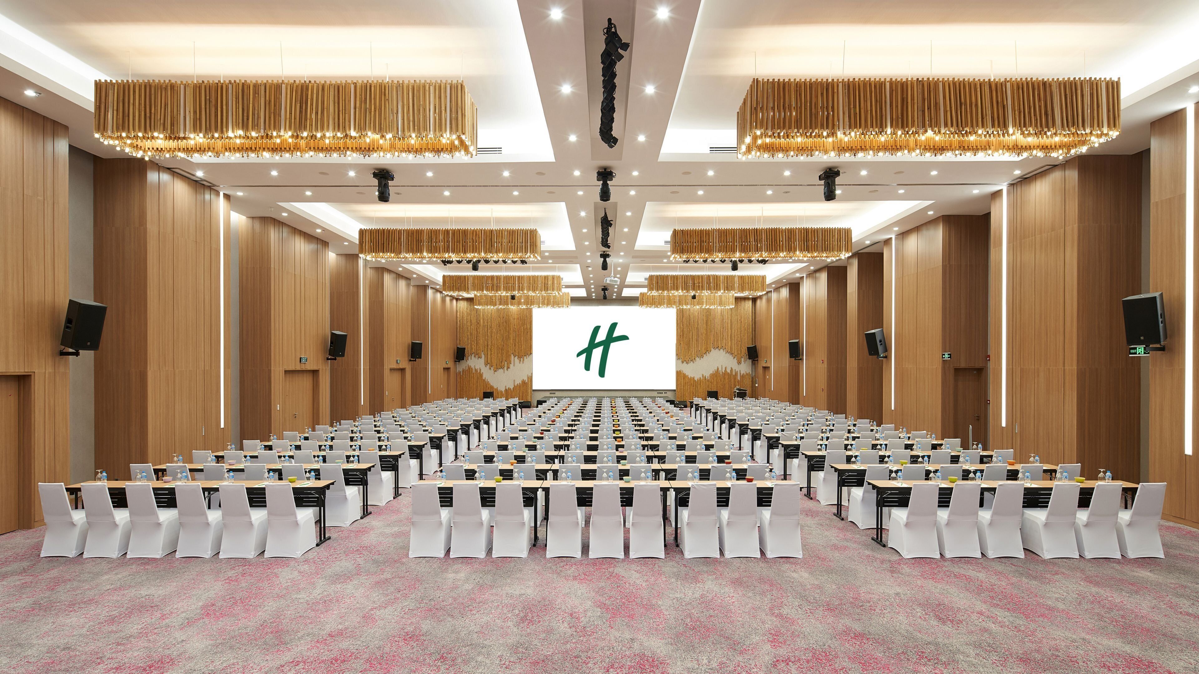 Holiday Inn & Suites Saigon Airport Holiday Inn & Suites Saigon Airport
