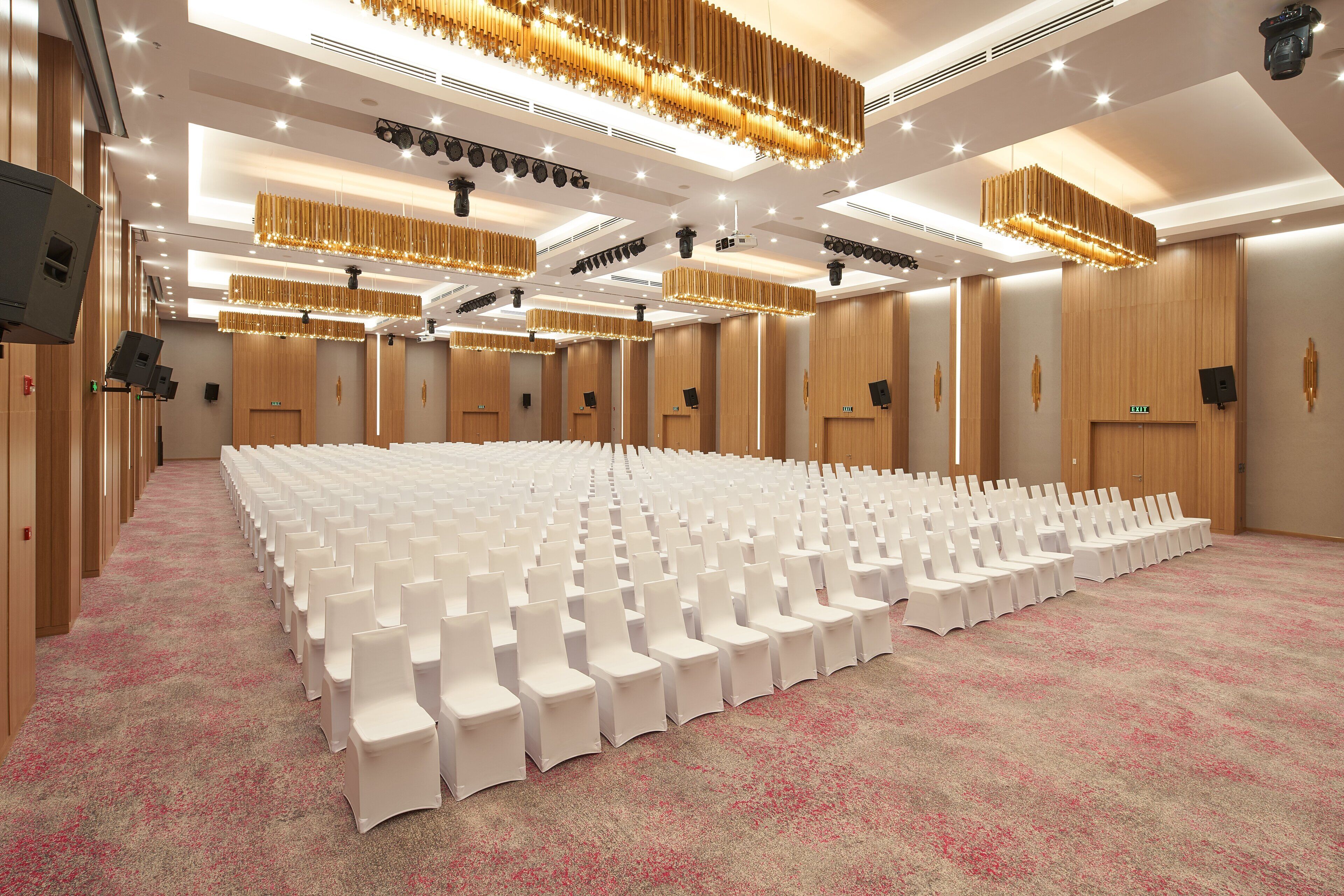 Holiday Inn & Suites Saigon Airport Holiday Inn & Suites Saigon Airport