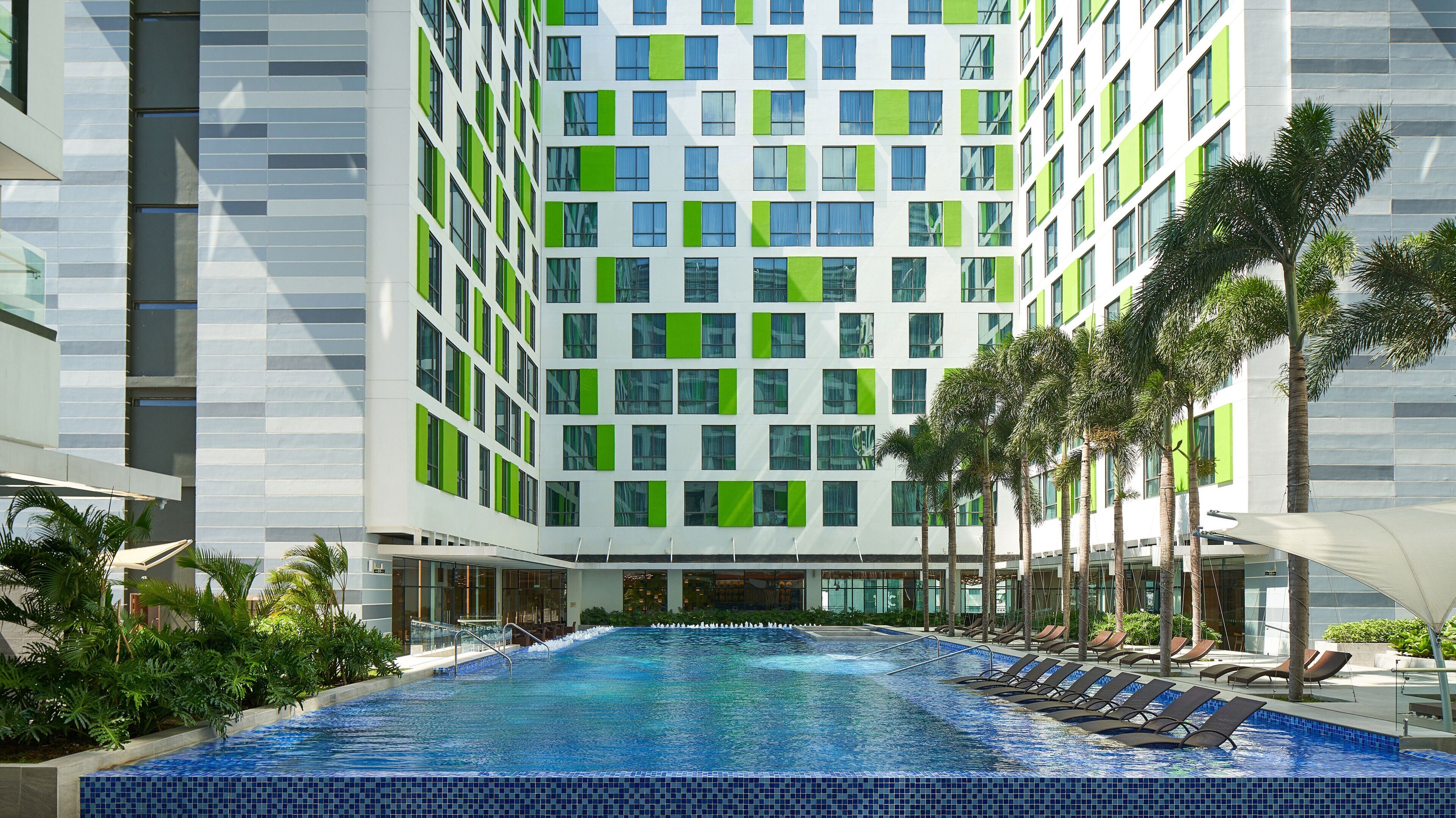 Holiday Inn & Suites Saigon Airport Holiday Inn & Suites Saigon Airport