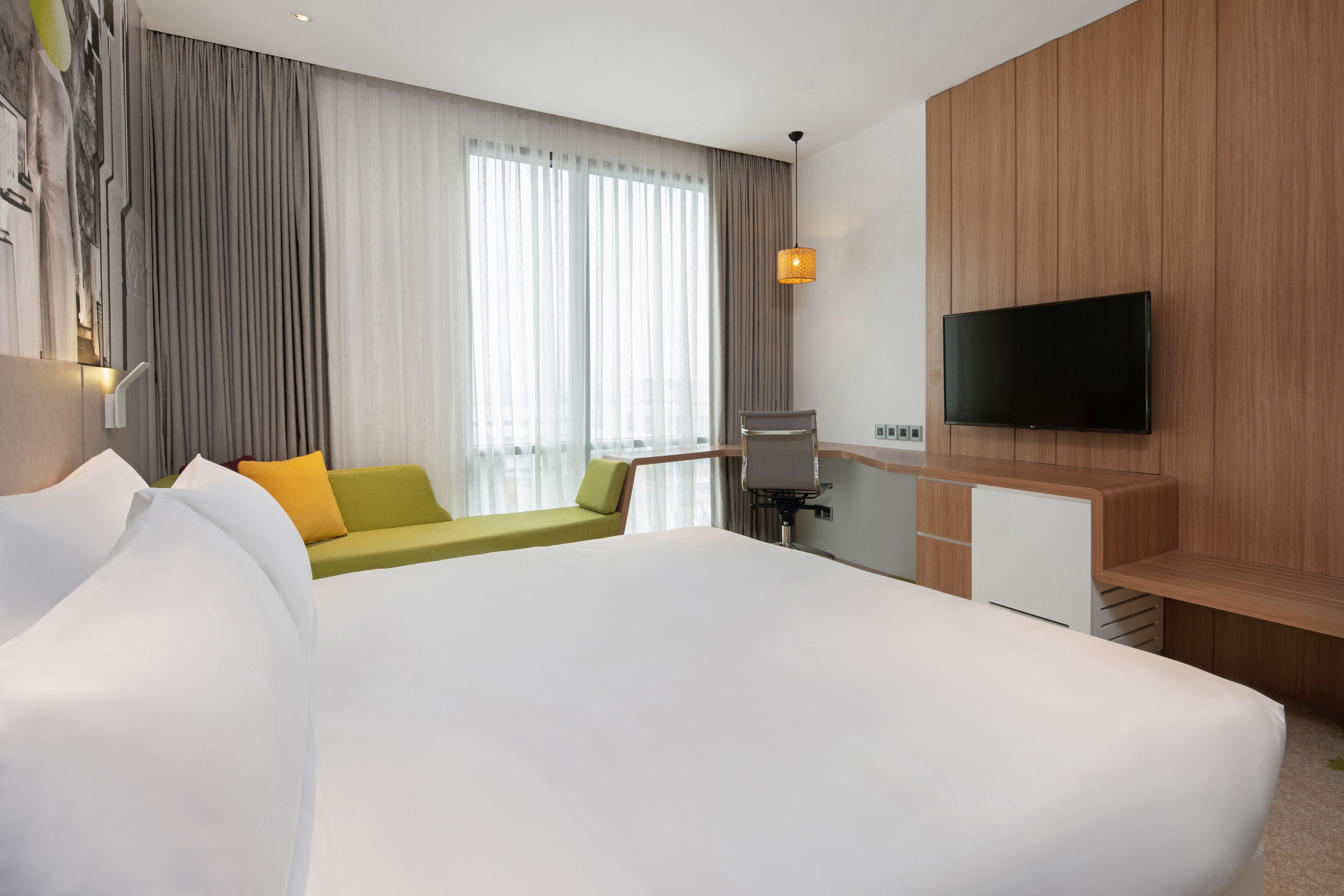 Holiday Inn & Suites Saigon Airport Holiday Inn & Suites Saigon Airport