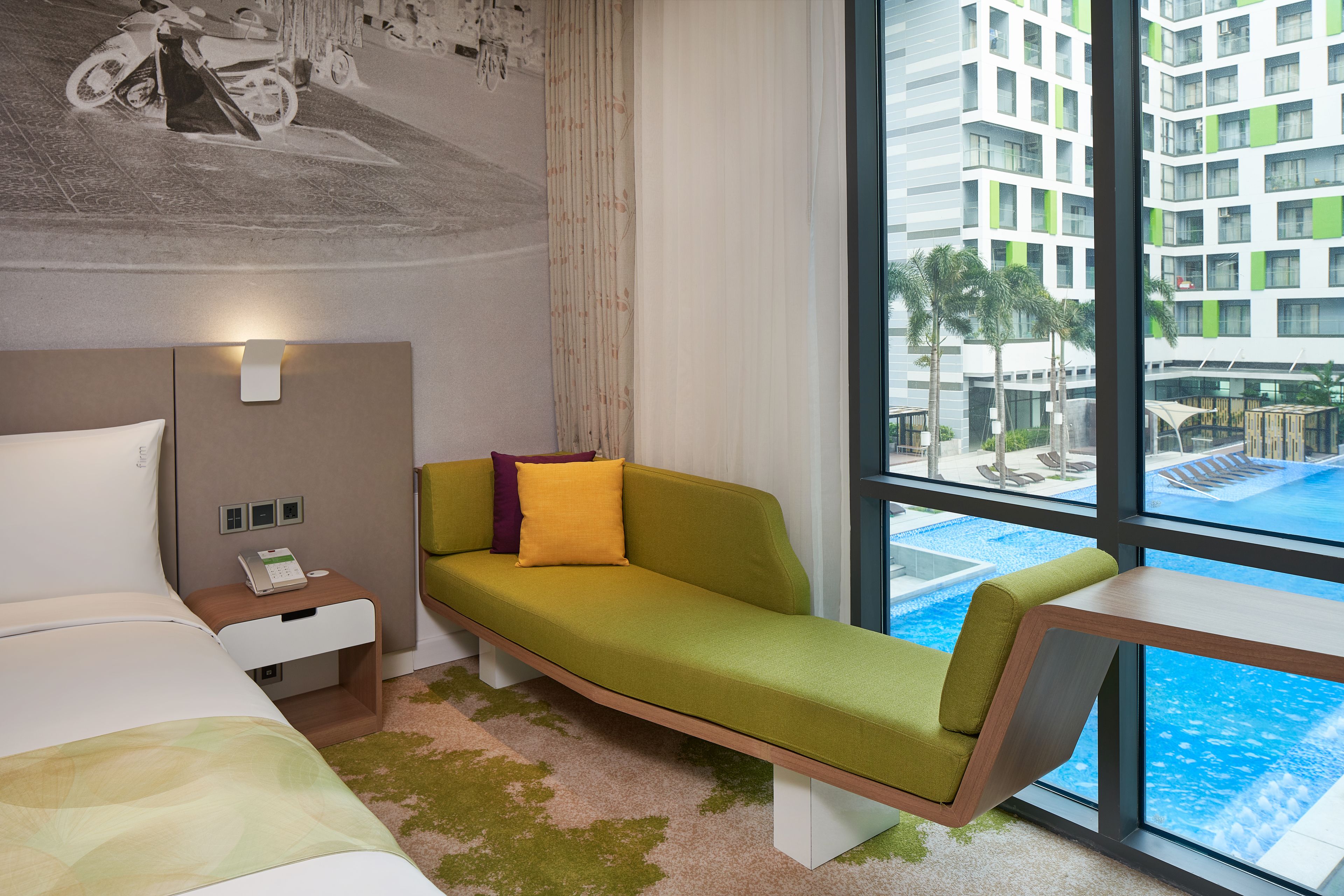 Holiday Inn & Suites Saigon Airport Holiday Inn & Suites Saigon Airport