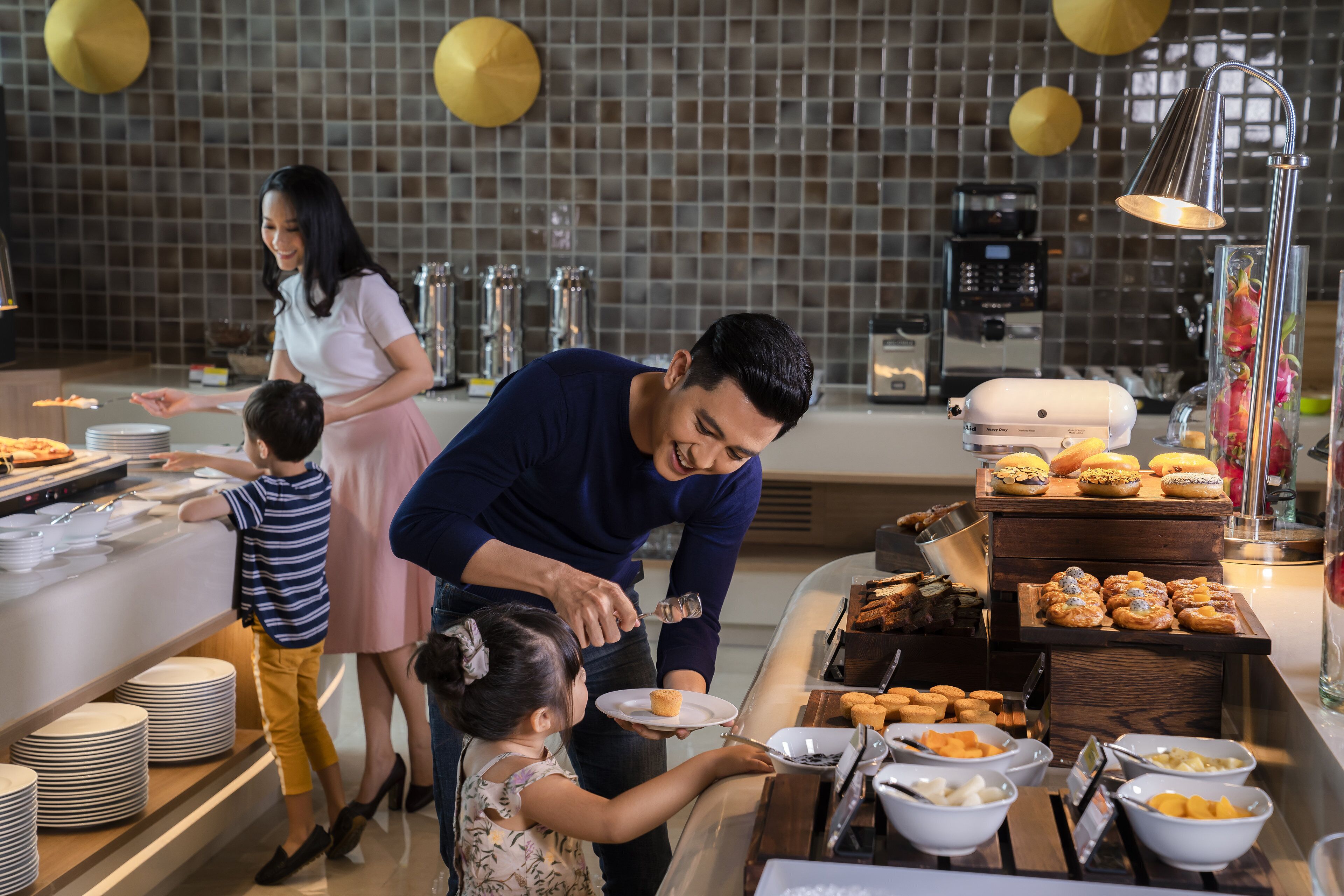 Holiday Inn & Suites Saigon Airport Holiday Inn & Suites Saigon Airport