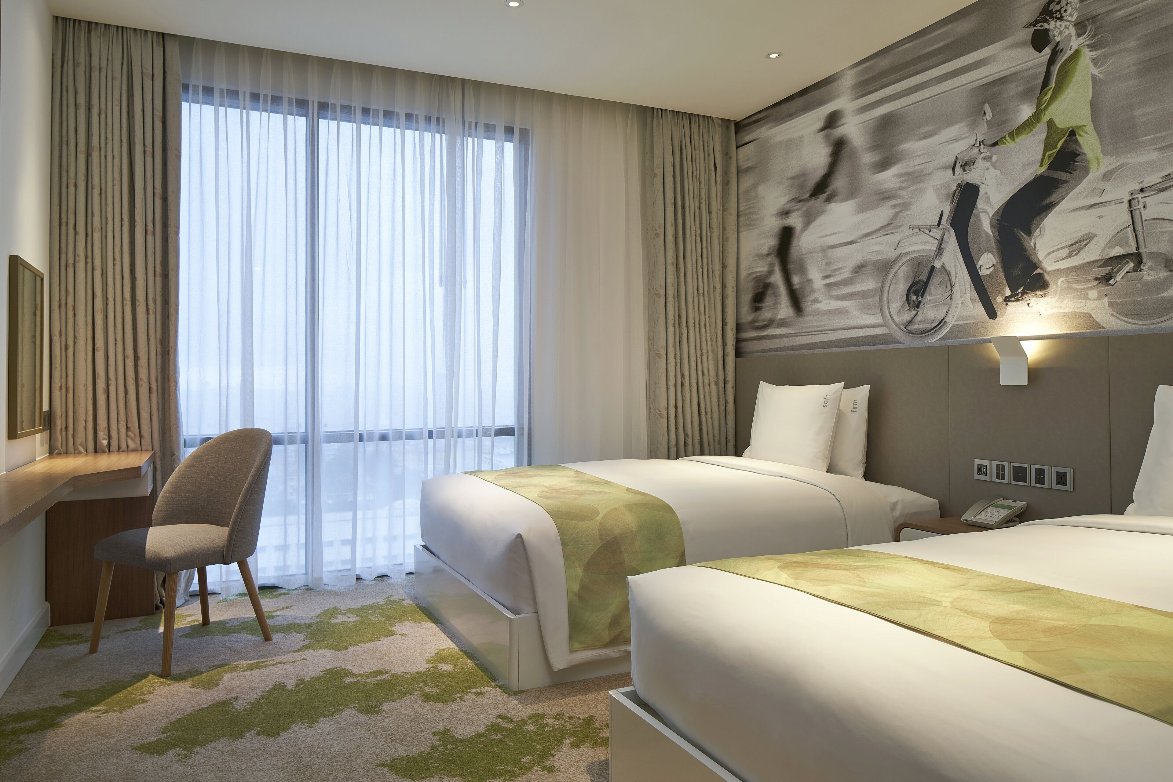 Holiday Inn & Suites Saigon Airport Holiday Inn & Suites Saigon Airport