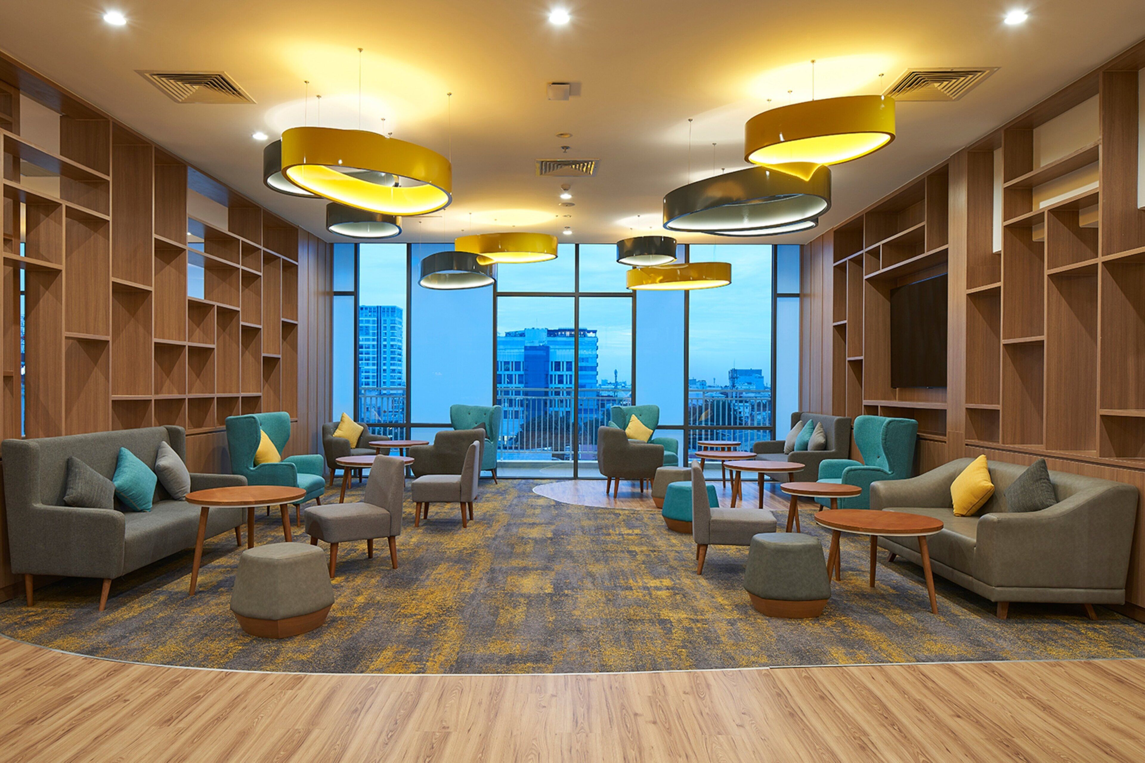 Holiday Inn & Suites Saigon Airport Holiday Inn & Suites Saigon Airport