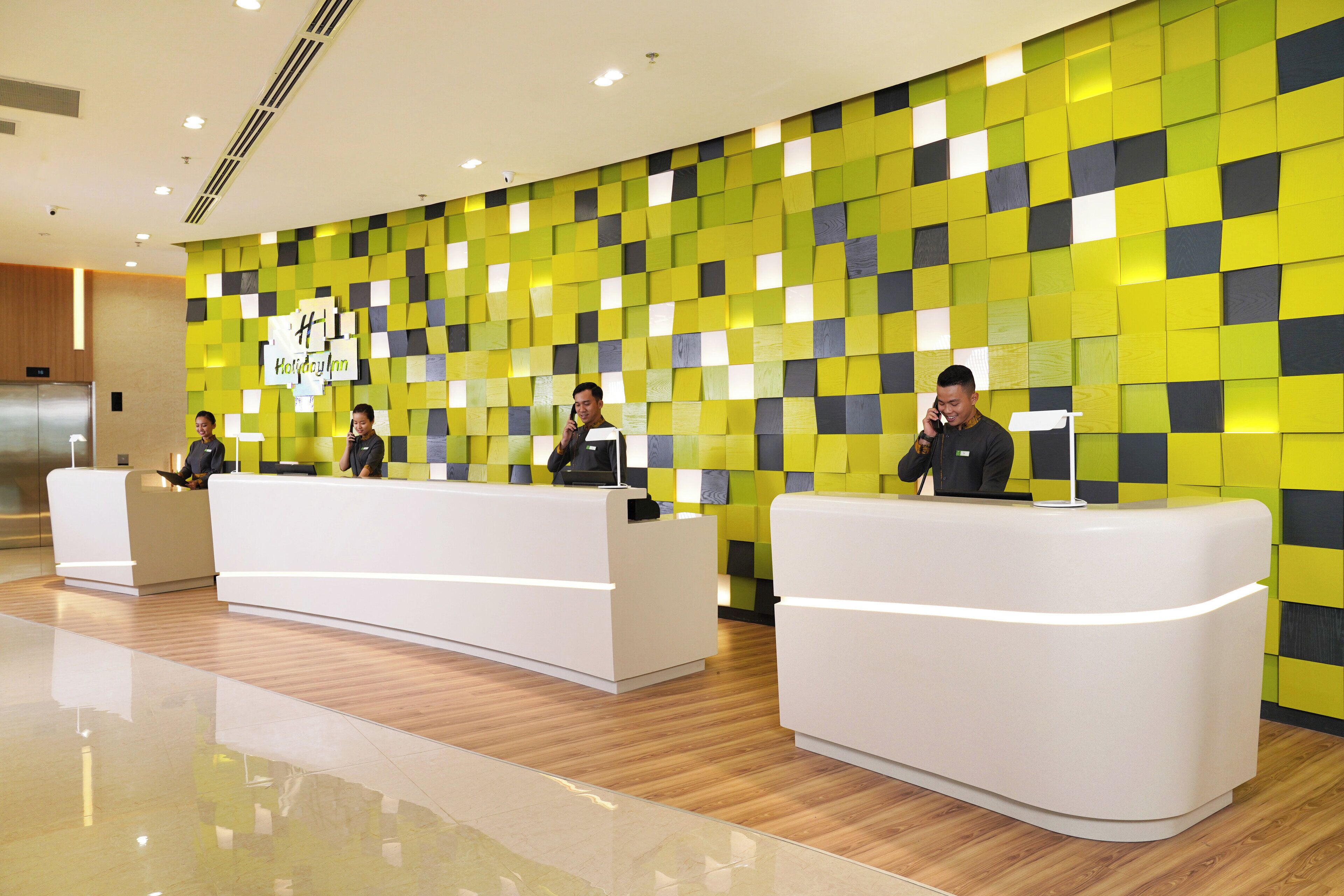 Holiday Inn & Suites Saigon Airport Holiday Inn & Suites Saigon Airport