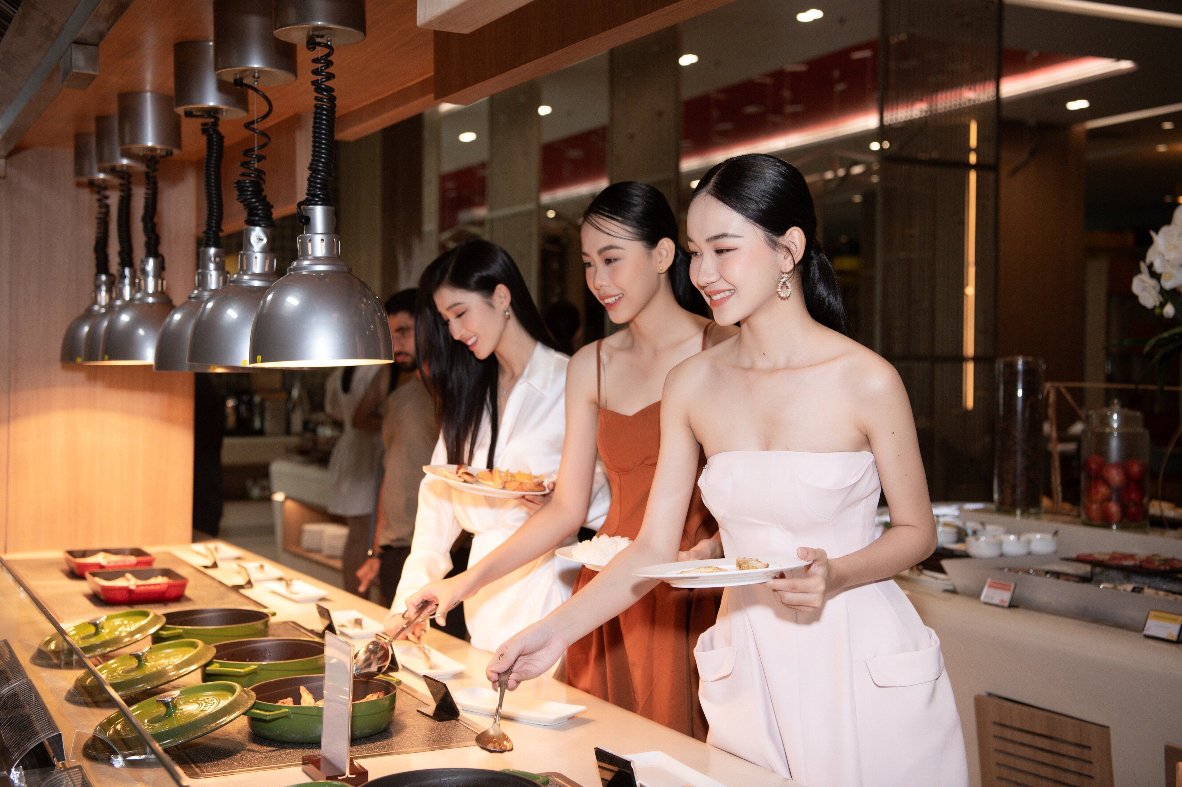 Holiday Inn & Suites Saigon Airport Holiday Inn & Suites Saigon Airport
