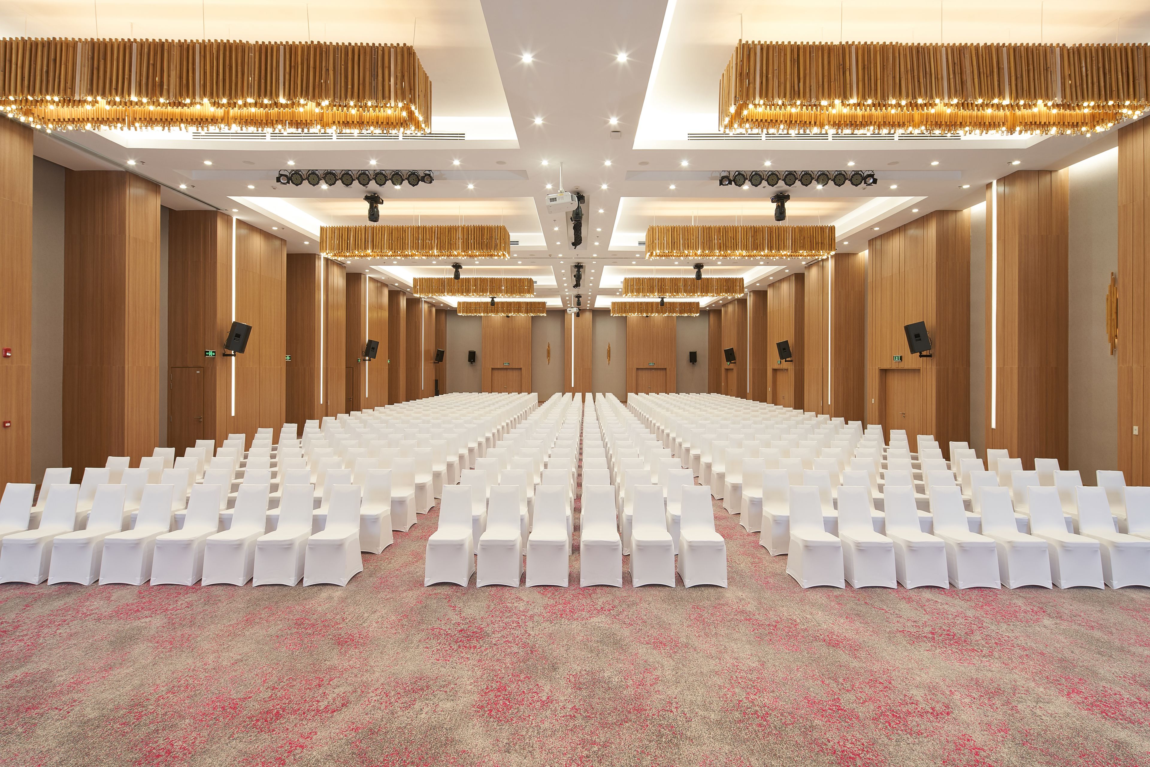 Holiday Inn & Suites Saigon Airport Holiday Inn & Suites Saigon Airport