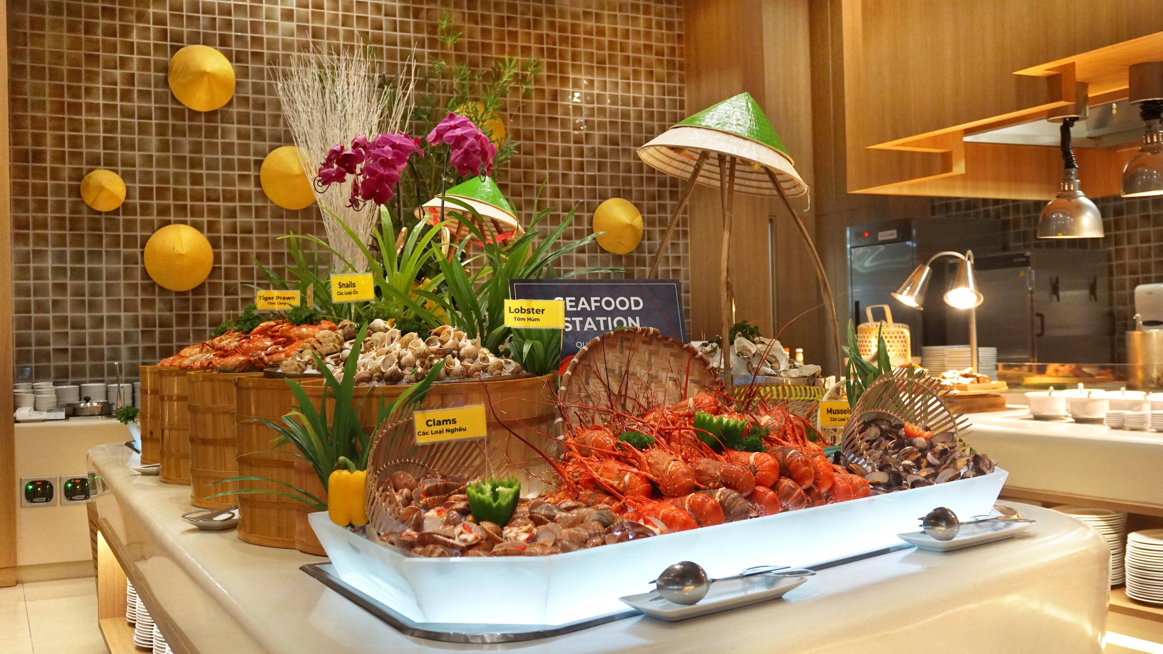 Holiday Inn & Suites Saigon Airport Holiday Inn & Suites Saigon Airport