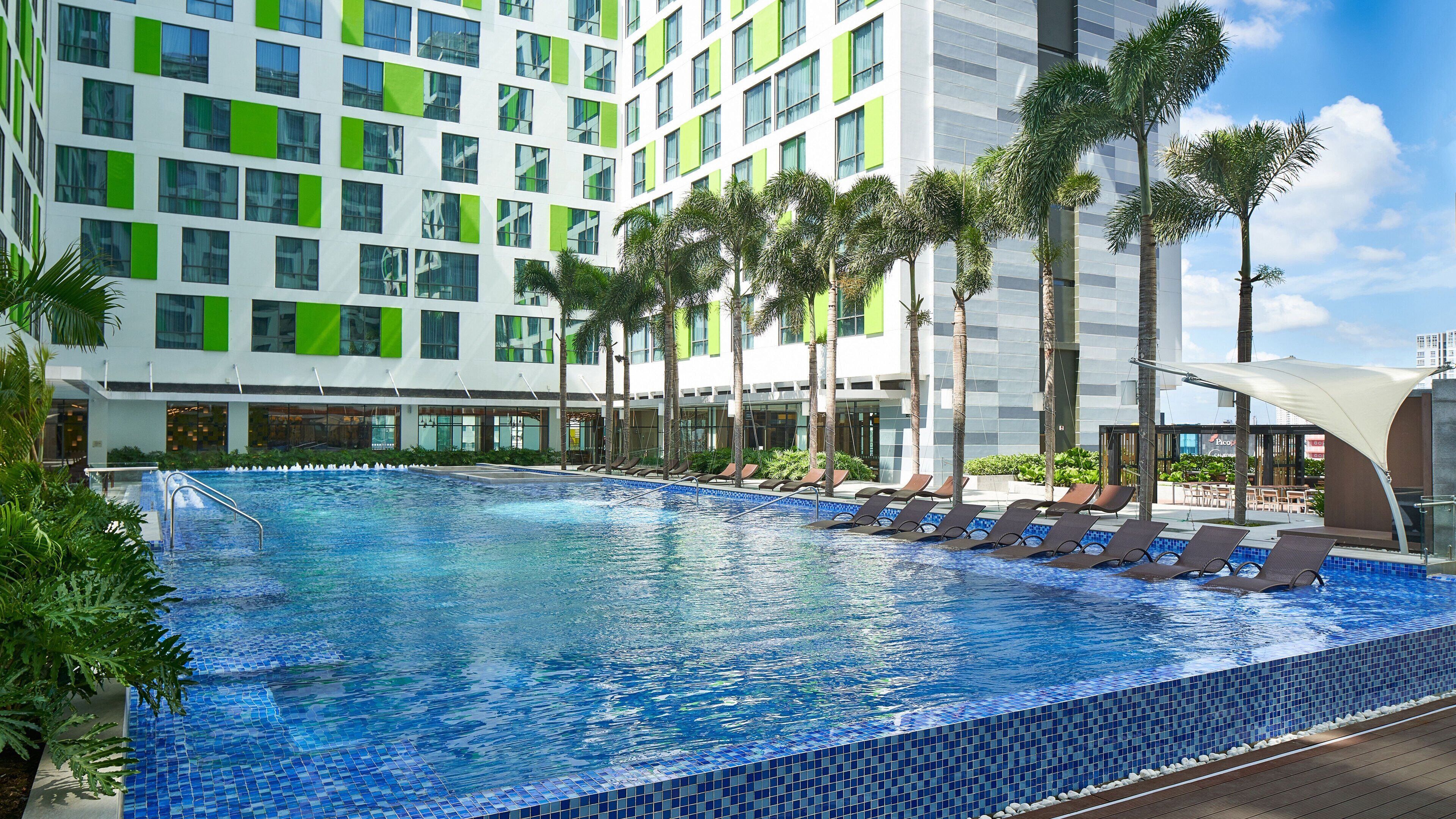 Holiday Inn & Suites Saigon Airport Holiday Inn & Suites Saigon Airport