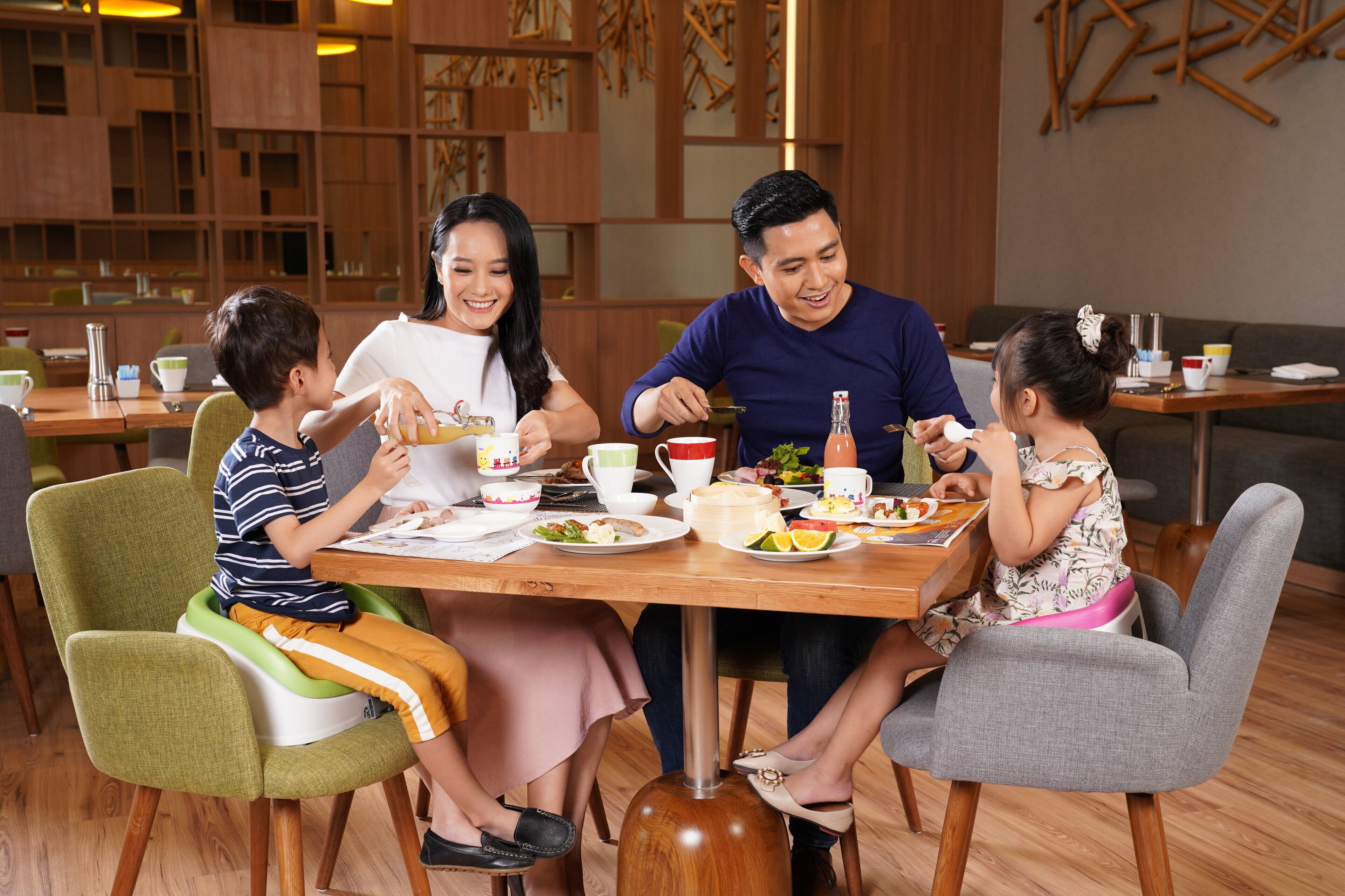 Holiday Inn & Suites Saigon Airport Holiday Inn & Suites Saigon Airport