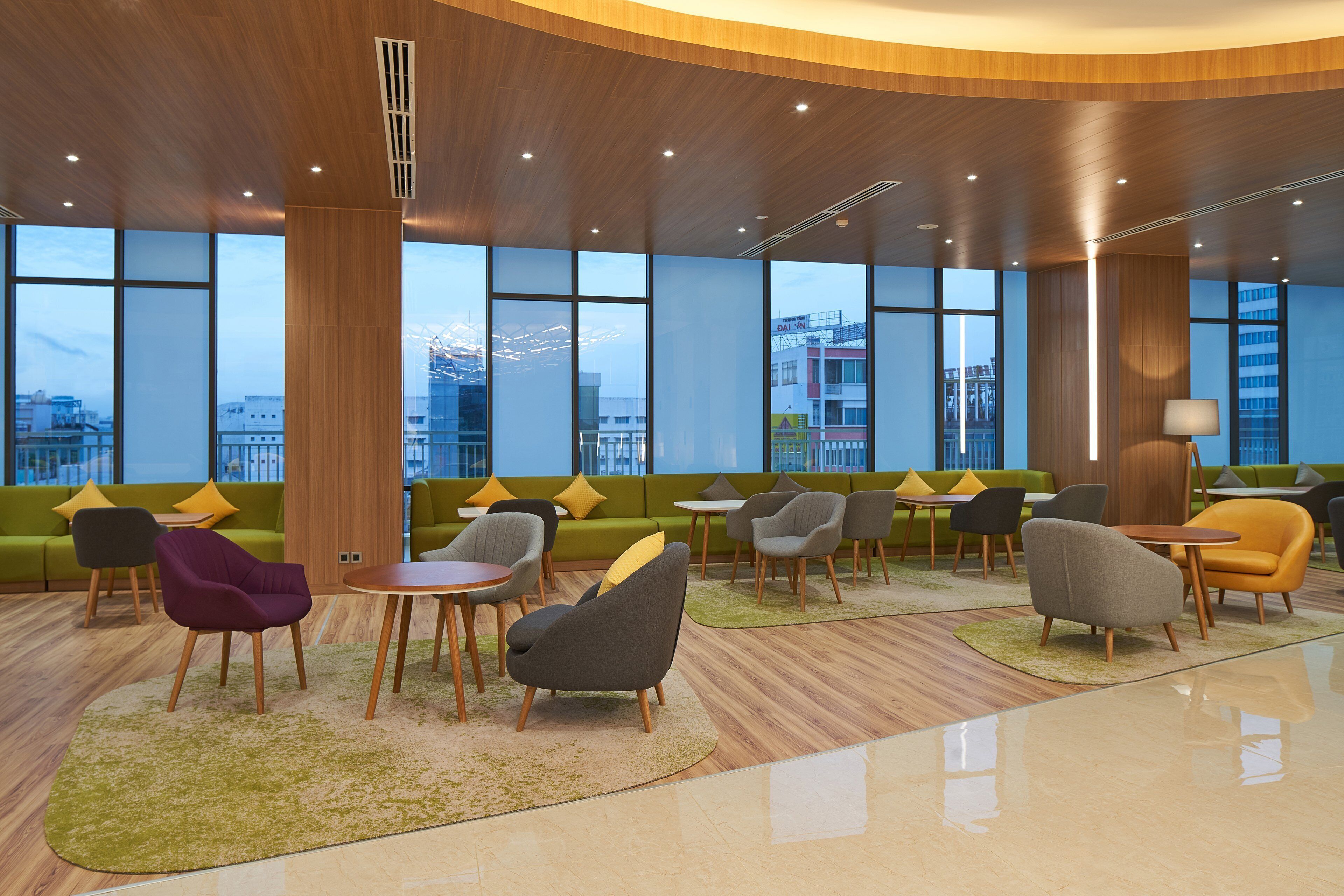 Holiday Inn & Suites Saigon Airport Holiday Inn & Suites Saigon Airport