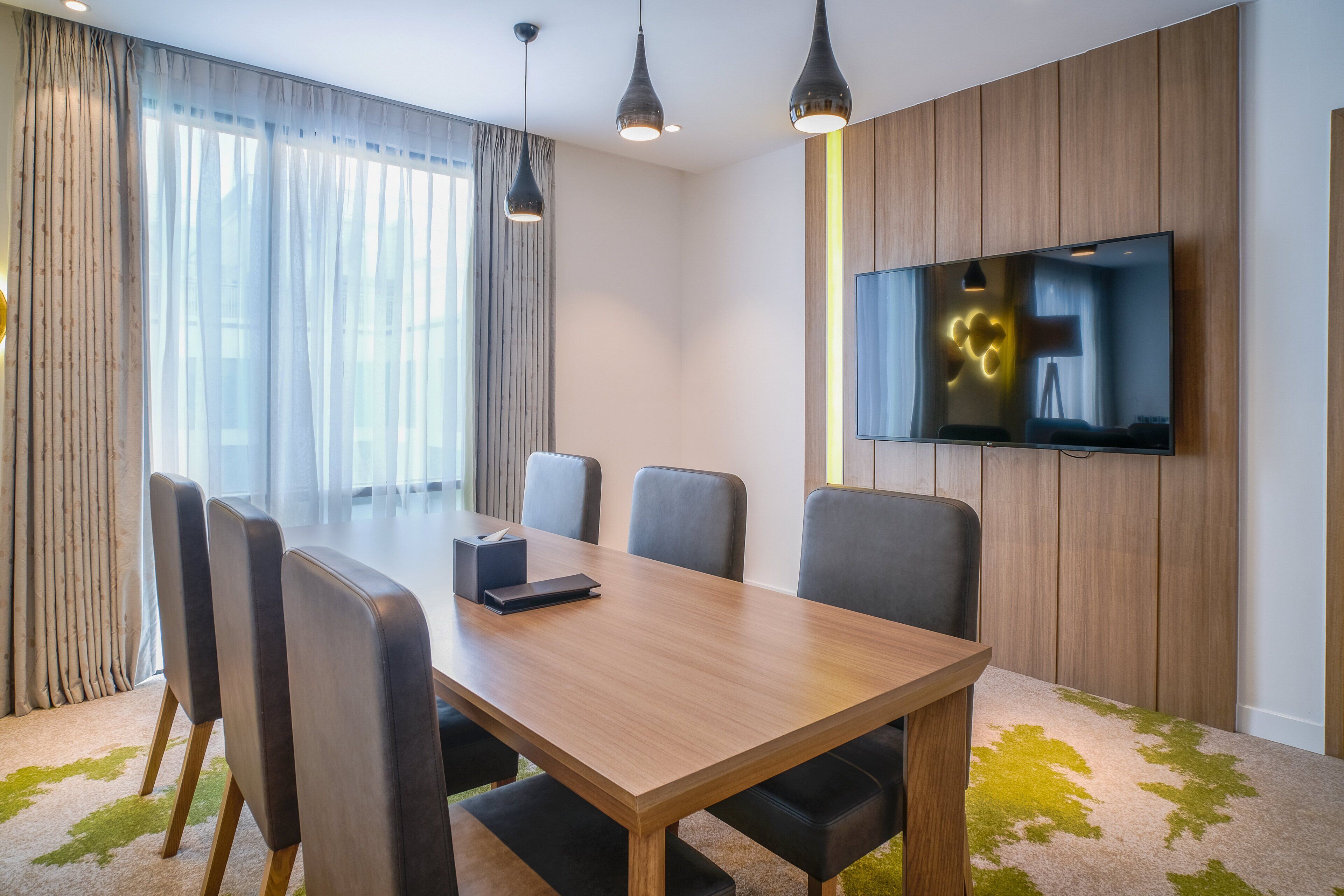 Holiday Inn & Suites Saigon Airport Holiday Inn & Suites Saigon Airport