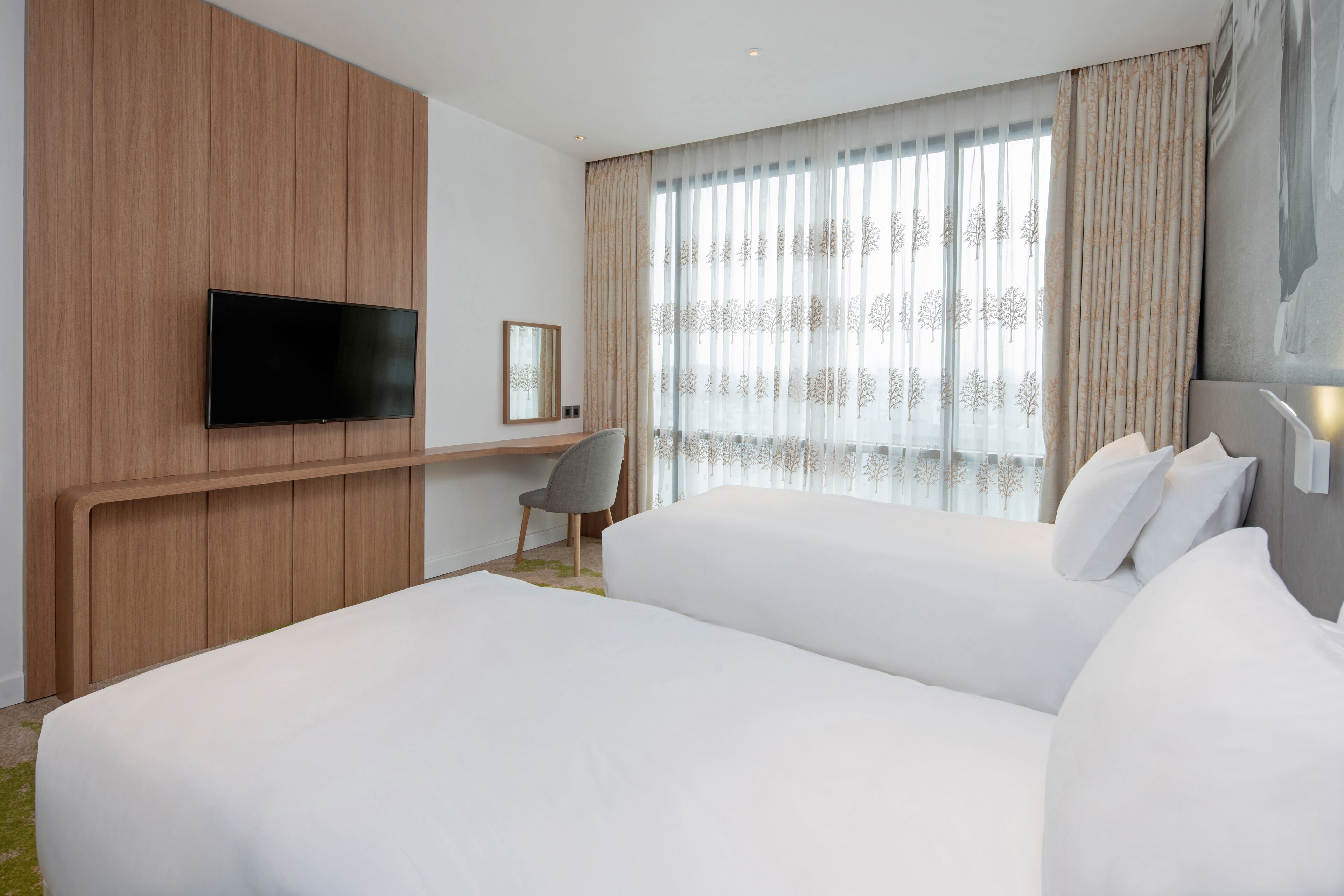 Holiday Inn & Suites Saigon Airport Holiday Inn & Suites Saigon Airport