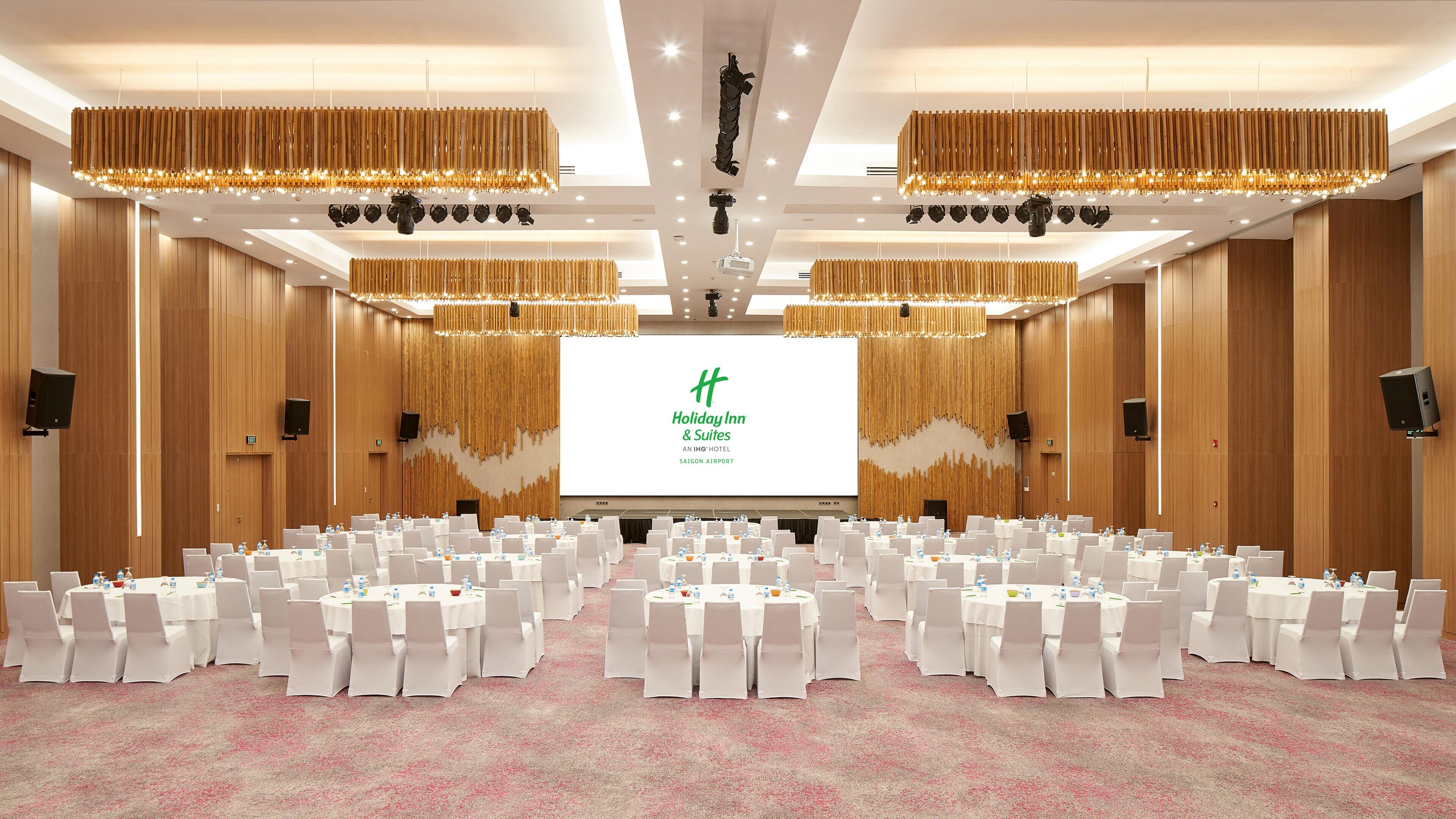 Holiday Inn & Suites Saigon Airport Holiday Inn & Suites Saigon Airport