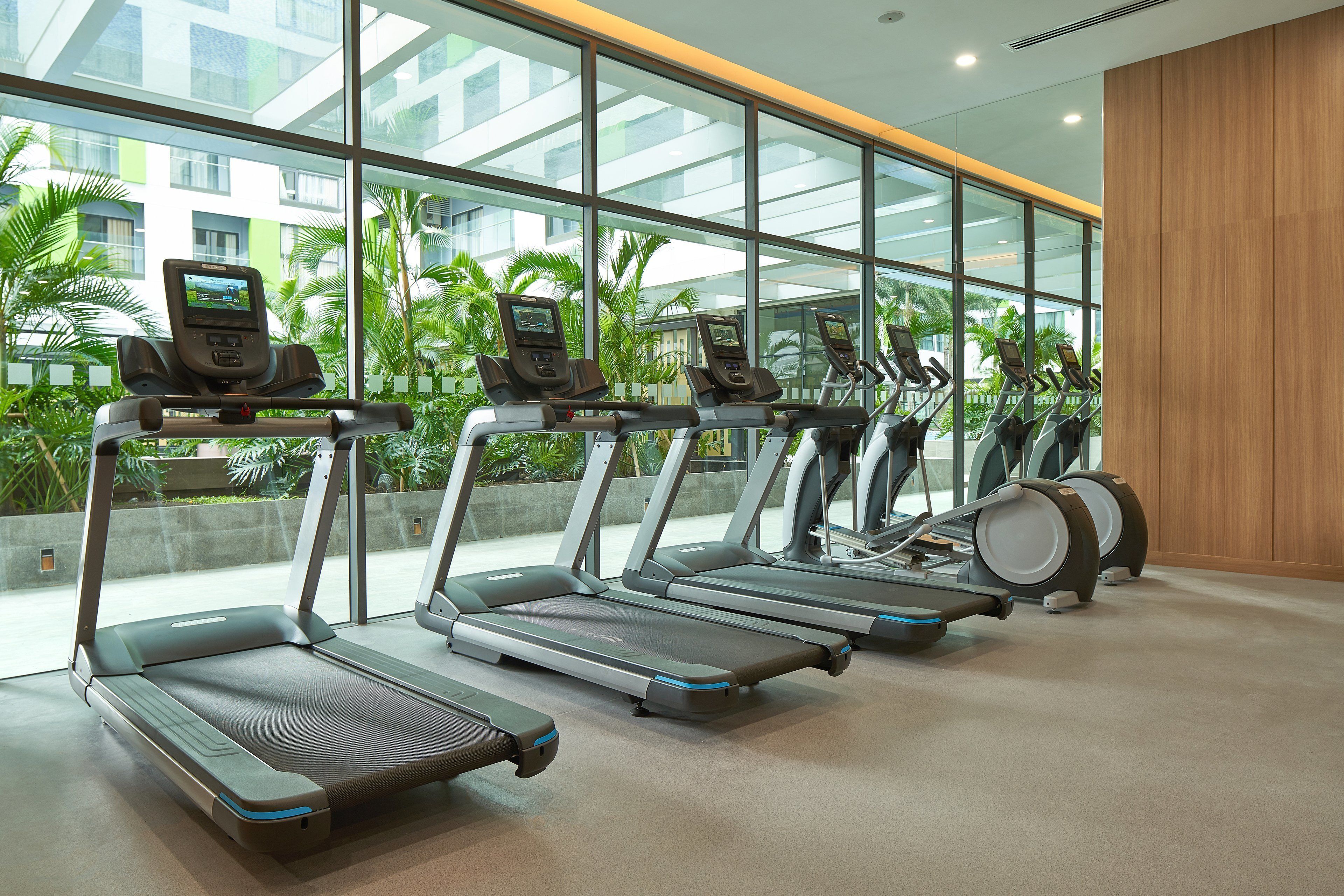 Holiday Inn & Suites Saigon Airport Holiday Inn & Suites Saigon Airport
