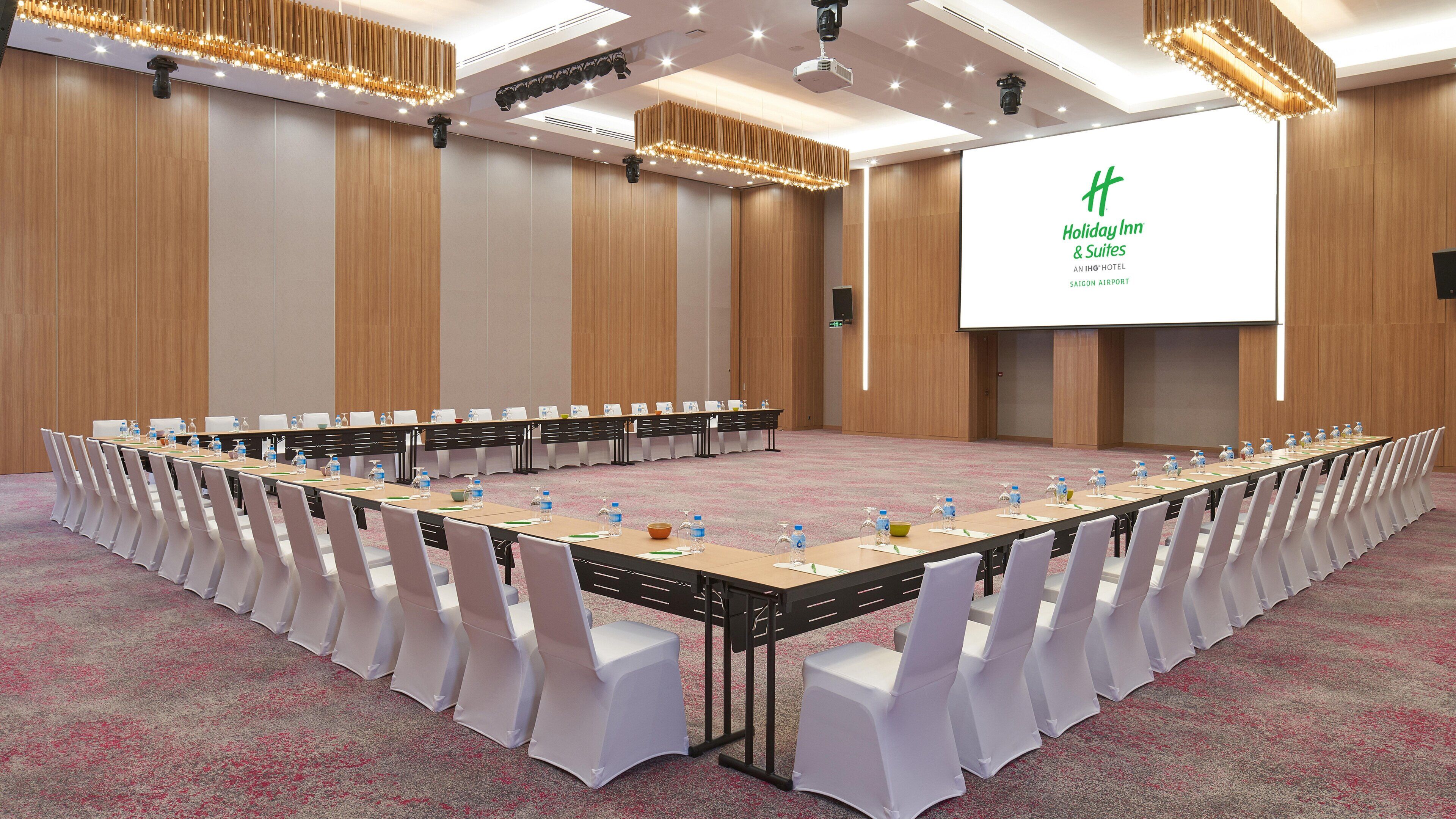 Holiday Inn & Suites Saigon Airport Holiday Inn & Suites Saigon Airport