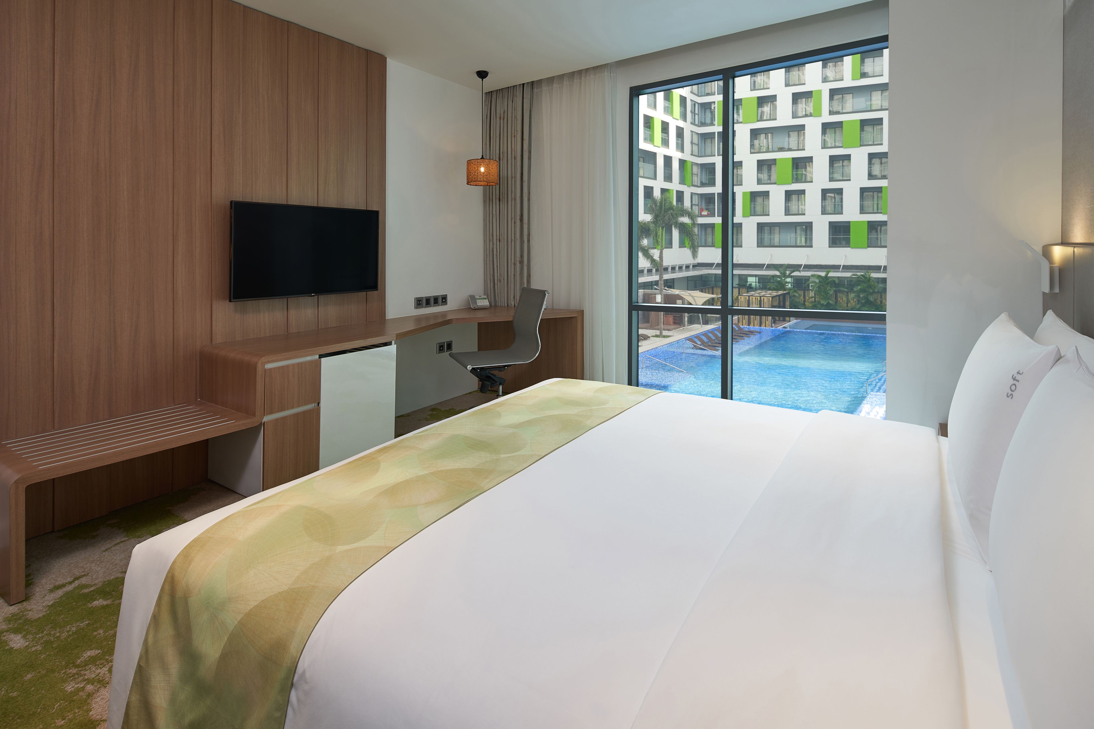 Holiday Inn & Suites Saigon Airport Holiday Inn & Suites Saigon Airport
