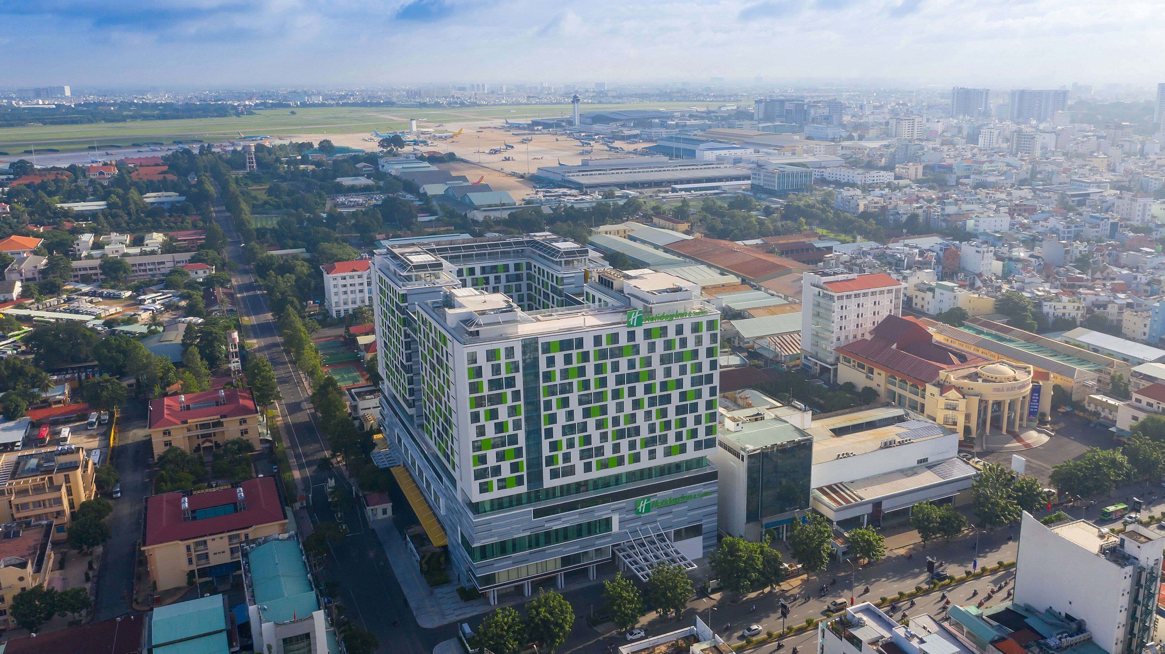 Holiday Inn & Suites Saigon Airport Holiday Inn & Suites Saigon Airport