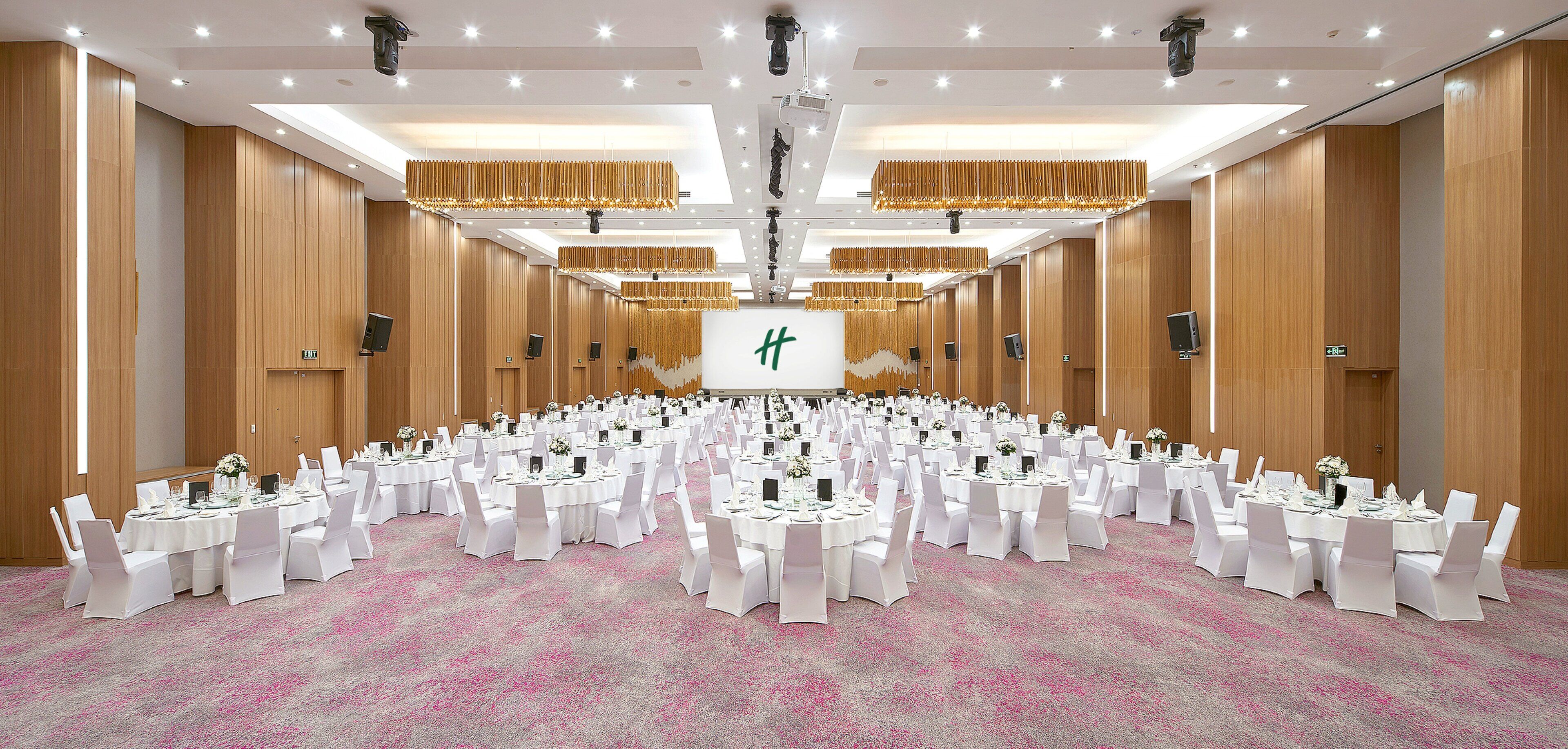 Holiday Inn & Suites Saigon Airport Holiday Inn & Suites Saigon Airport