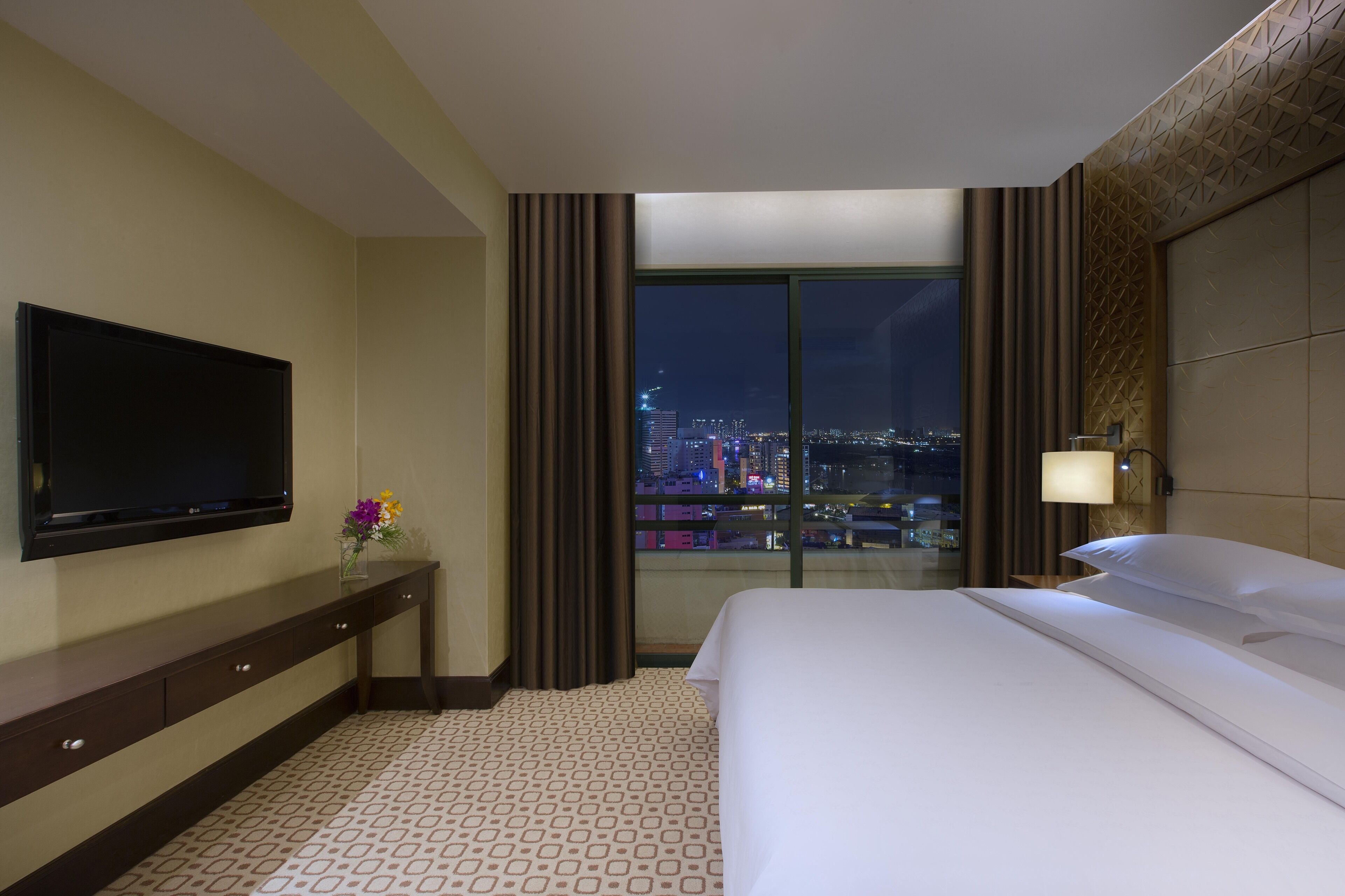 Sheraton Saigon Grand Opera Hotel Sheraton Saigon Grand Opera Hotel