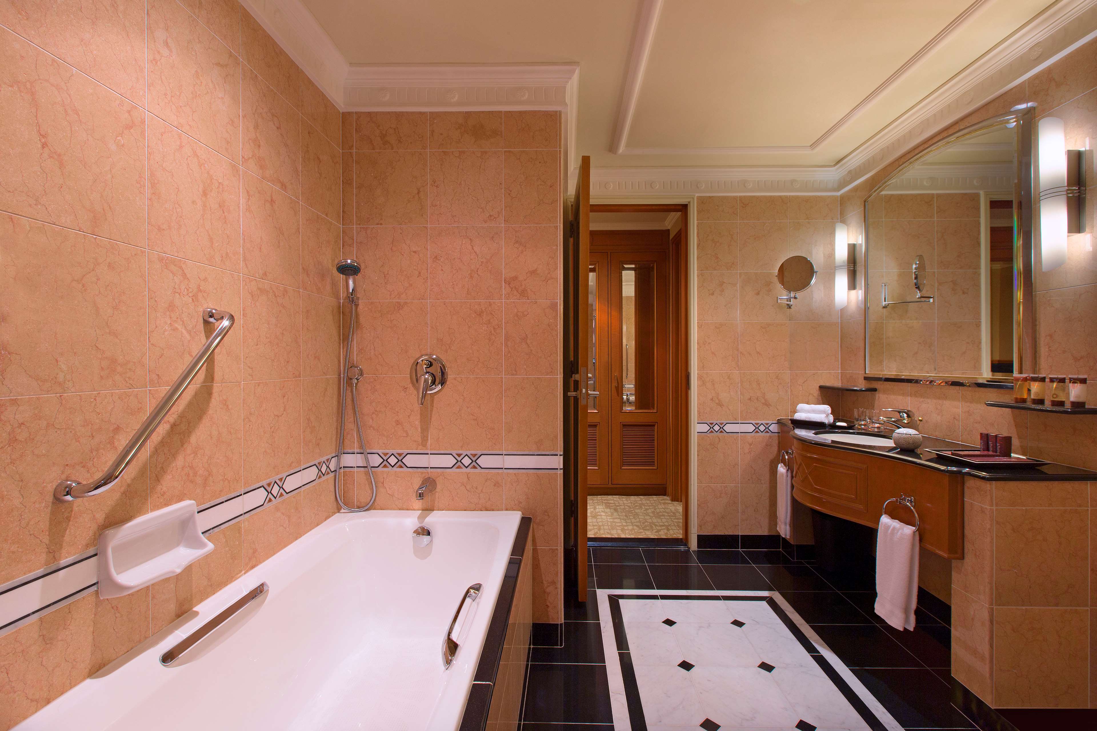Sheraton Saigon Grand Opera Hotel Sheraton Saigon Grand Opera Hotel