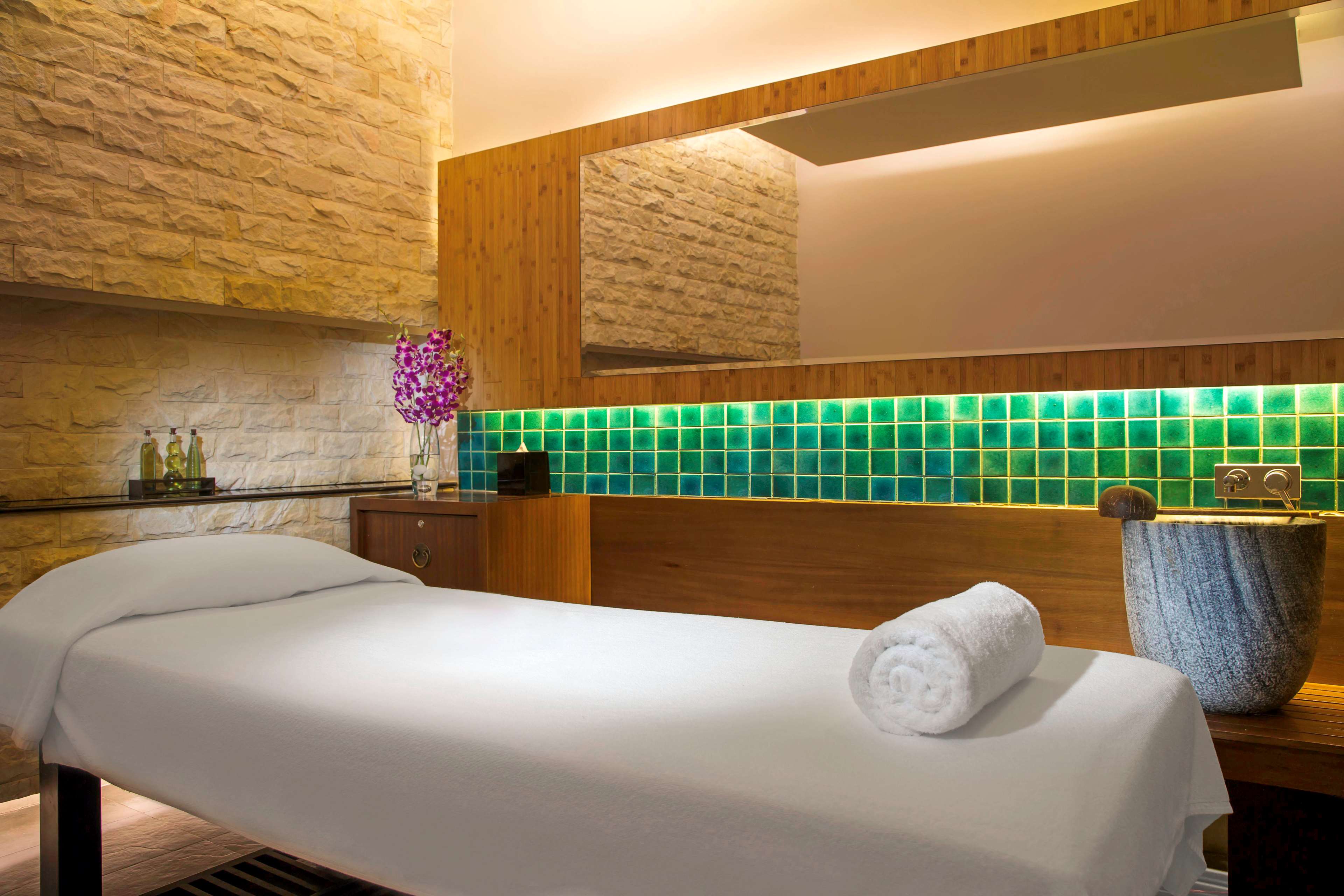 Sheraton Saigon Grand Opera Hotel Sheraton Saigon Grand Opera Hotel