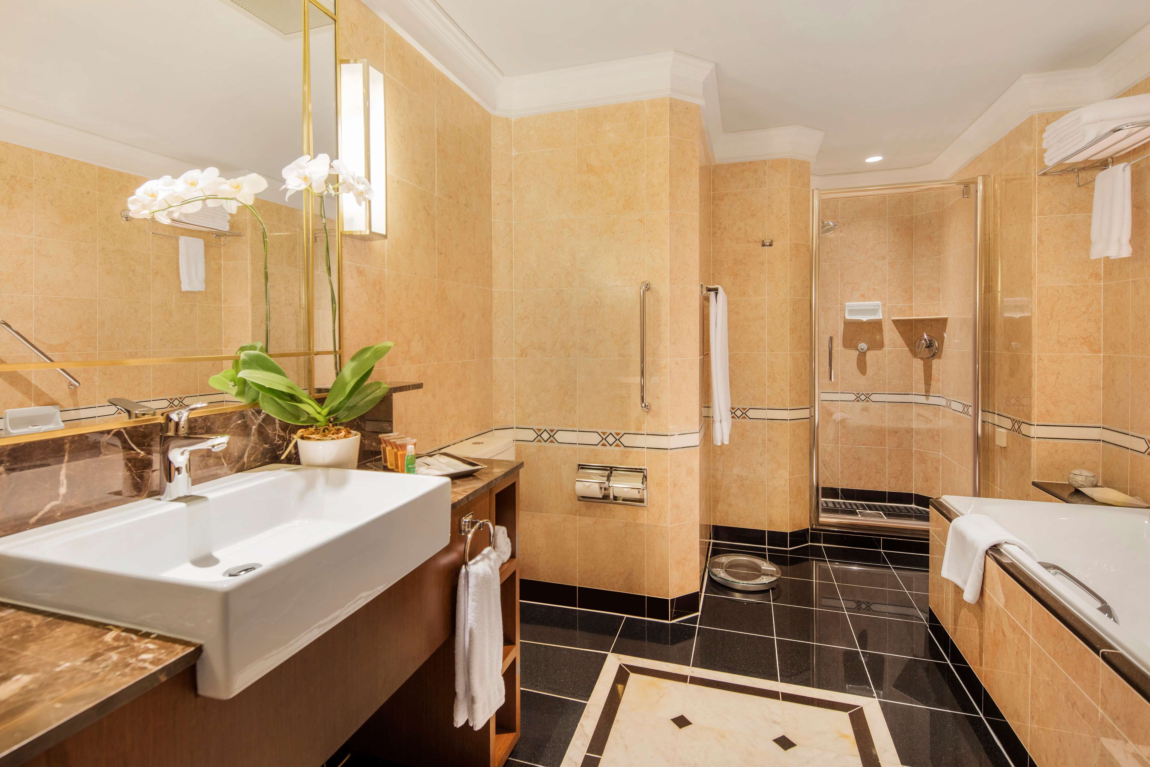 Sheraton Saigon Grand Opera Hotel Sheraton Saigon Grand Opera Hotel